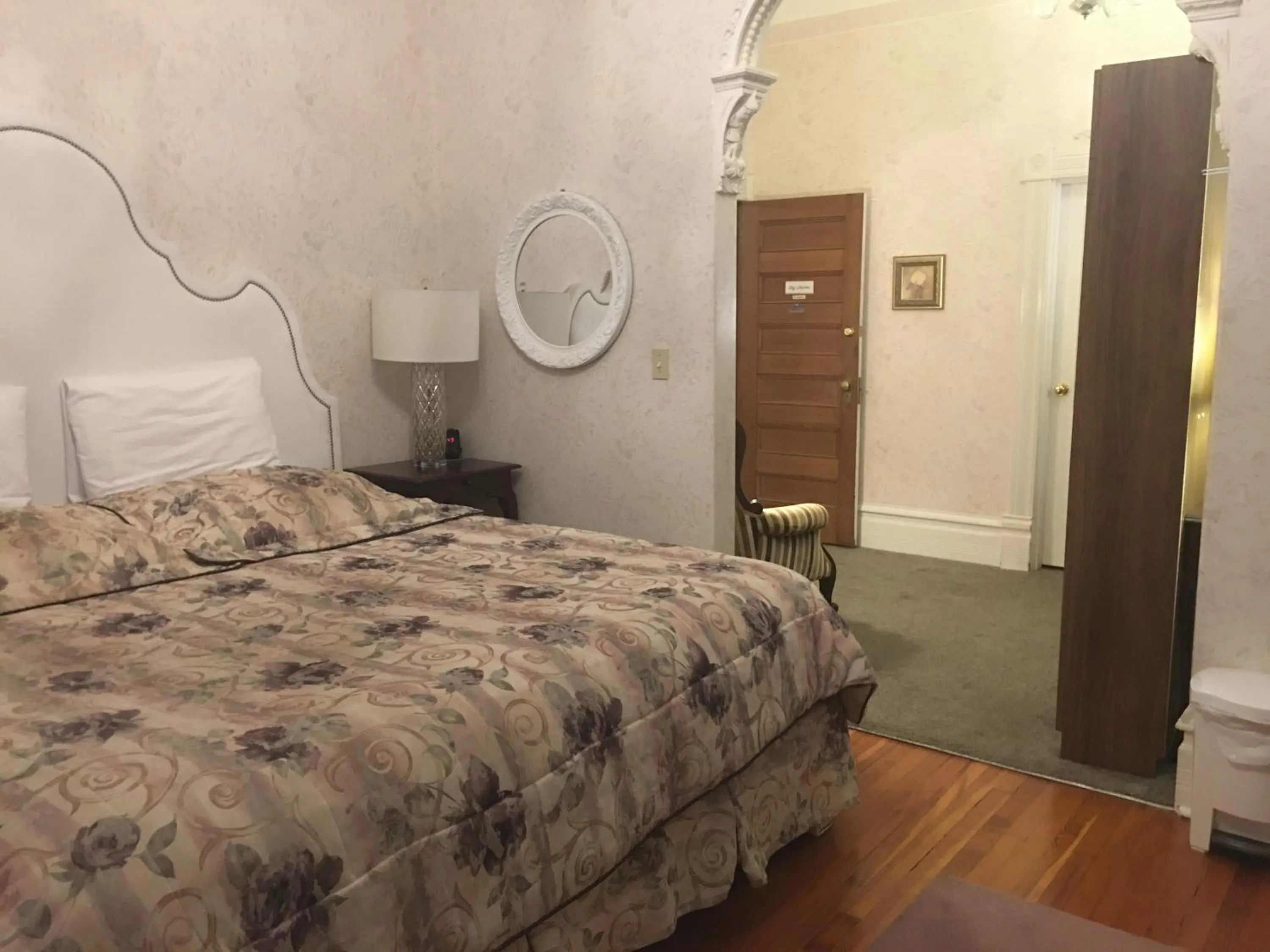 Bedroom, Bed in Haterleigh Heritage Inn