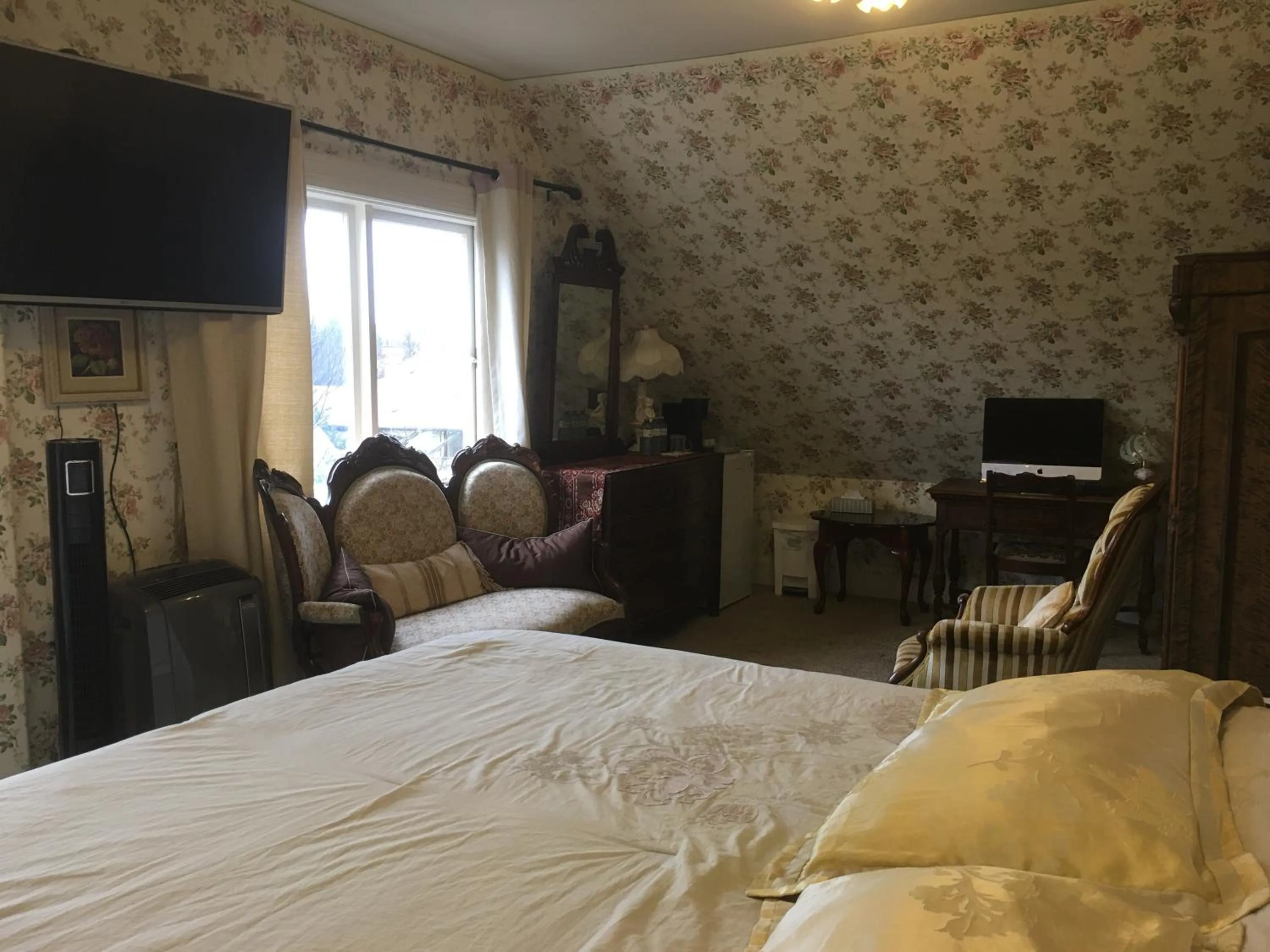 Bed in Haterleigh Heritage Inn