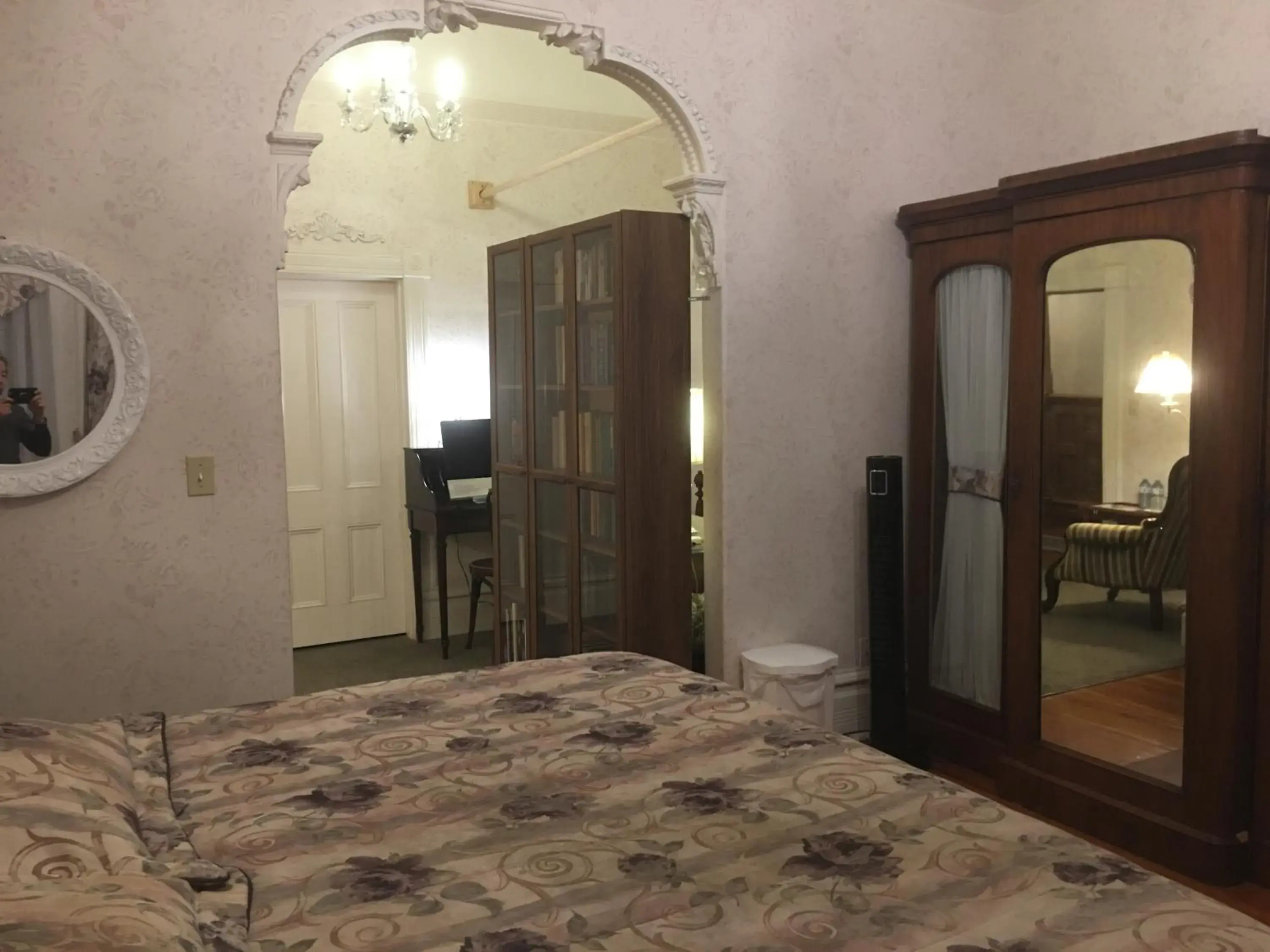 King Suite with Spa Bath - single occupancy in Haterleigh Heritage Inn King Suite with Spa Bath - single occupancy in Haterleigh Heritage Inn