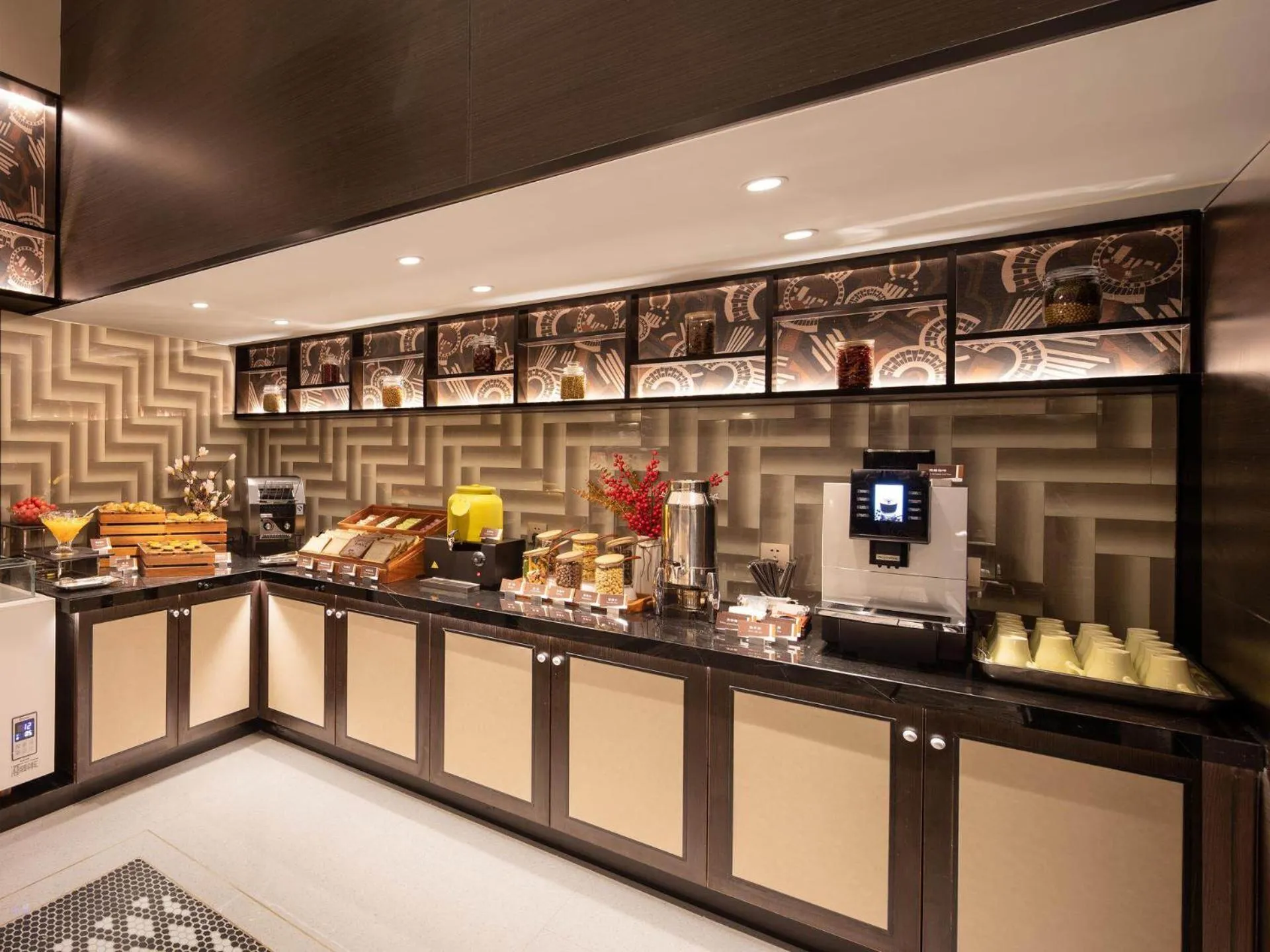 Metropolo Hotel Zhenjia Wanda Plaza Railway Station