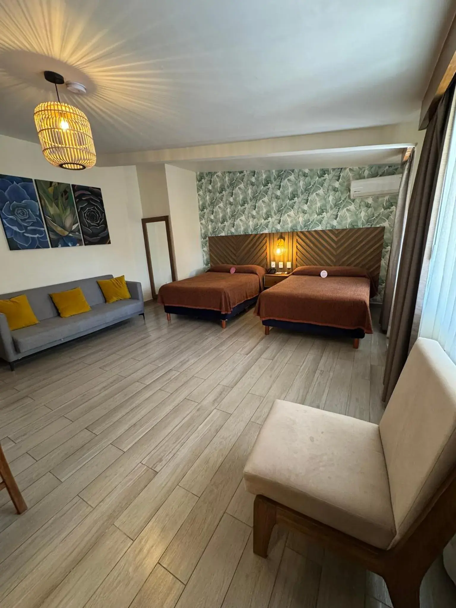 Junior Suite in Hotel Isabel Junior Suite in Hotel Isabel