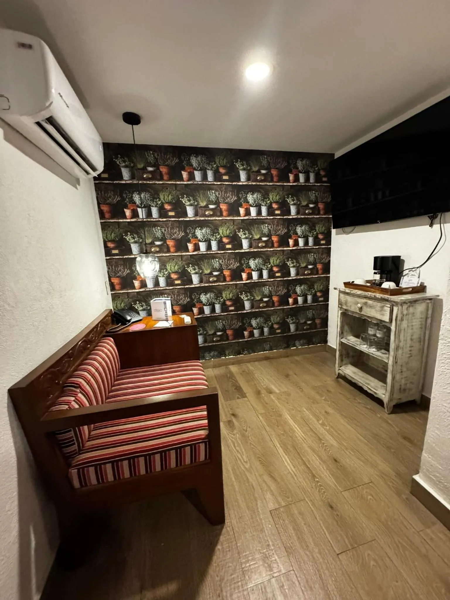 TV and multimedia in Hotel Isabel