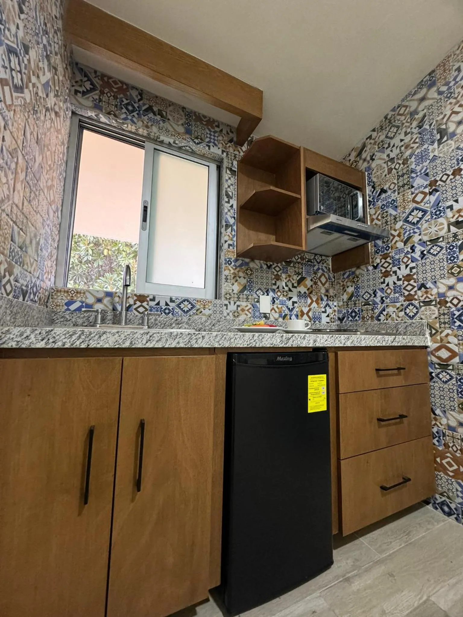 microwave in Hotel Isabel