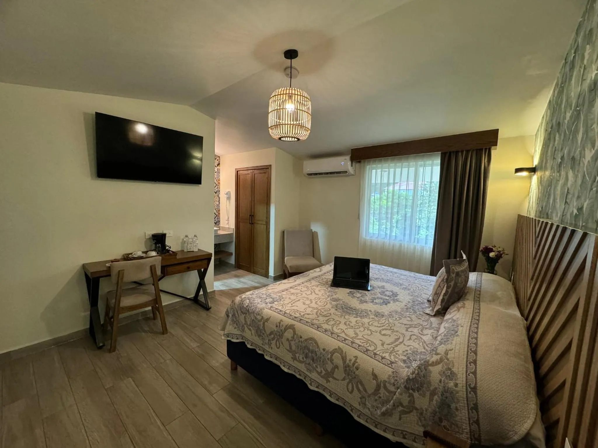 TV and multimedia, Bed in Hotel Isabel