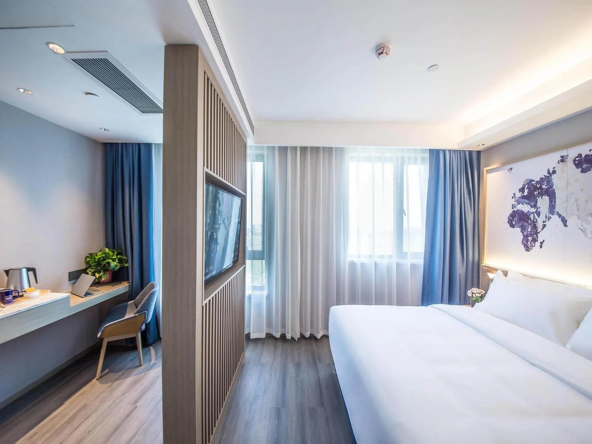 Bed in Kyriad Marvelous Hotel Qinhuangdao Nandaihe