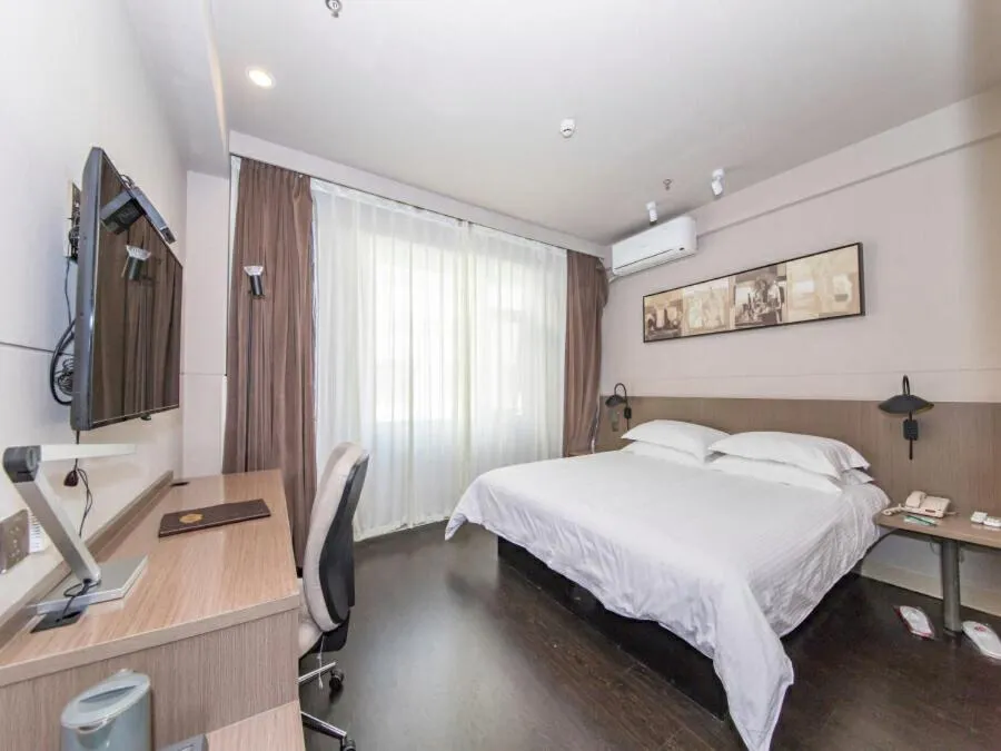 Bed in Jinjiang Inn Yangzhou Slender West Lake Dongguan Street