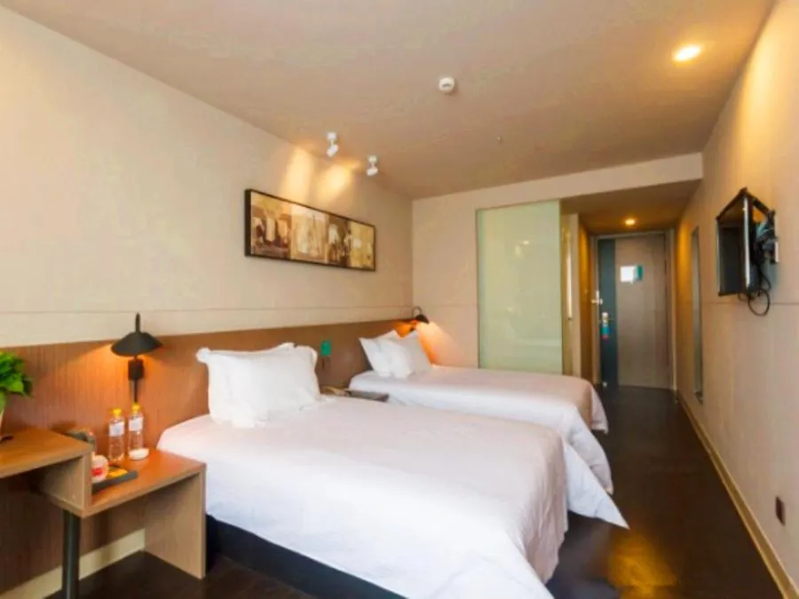 Bed in Jinjiang Inn Yangzhou Slender West Lake Dongguan Street