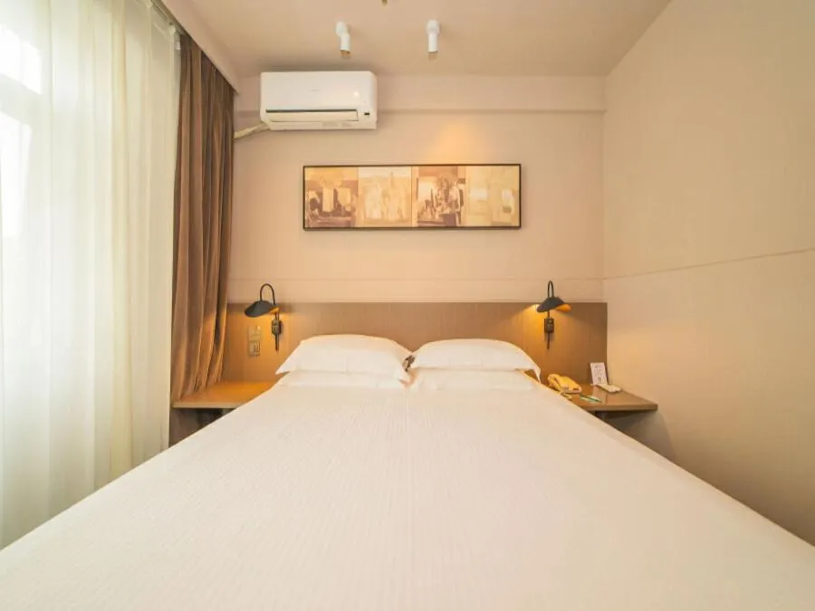Bed in Jinjiang Inn Yangzhou Slender West Lake Dongguan Street