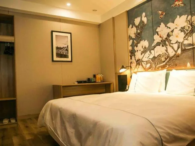 Bed in Magnolia Business Hotel Yangzhou Wanda Plaza Shunda Road