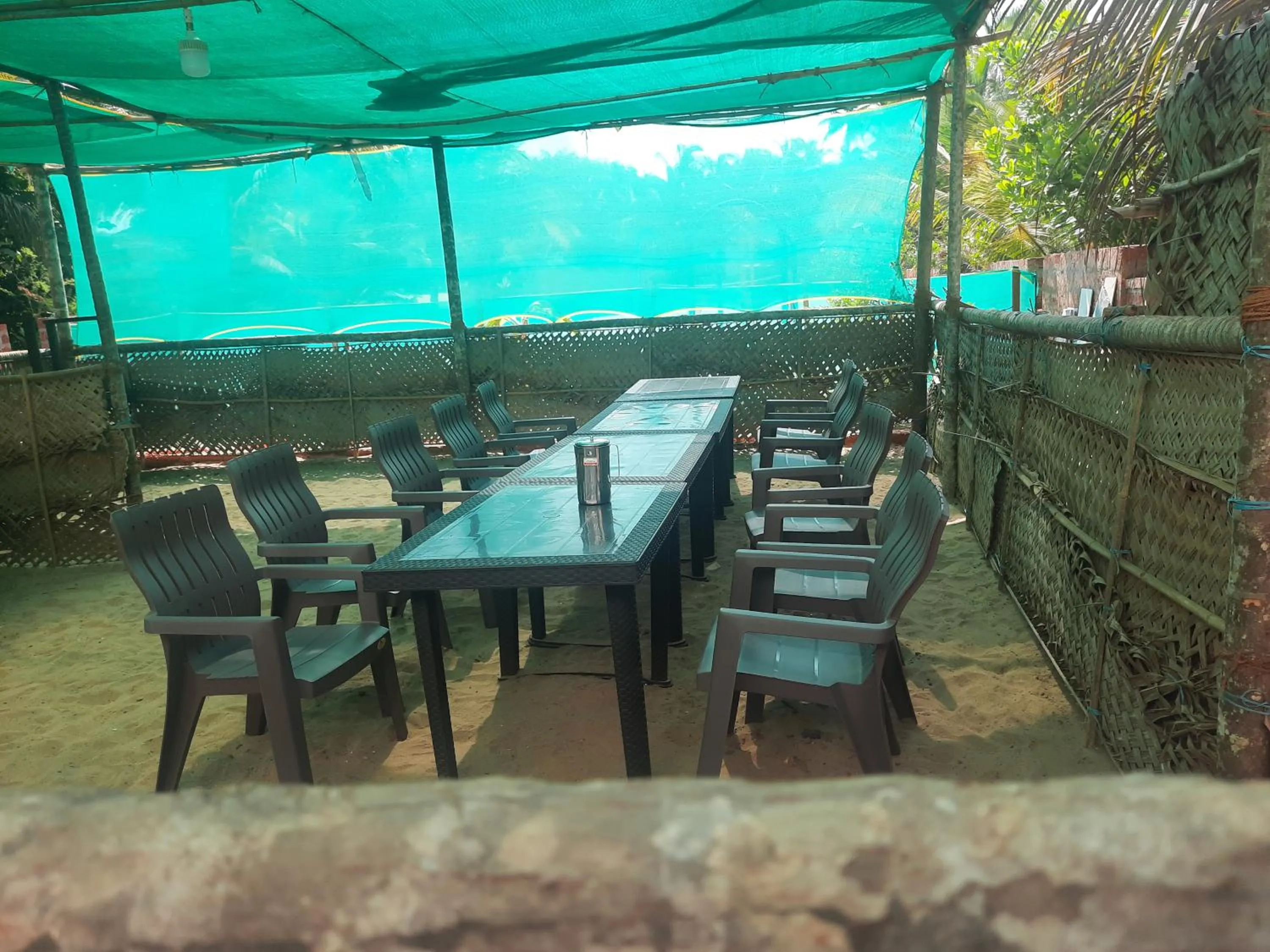 Restaurant/places to eat in Raapan Beach Resort