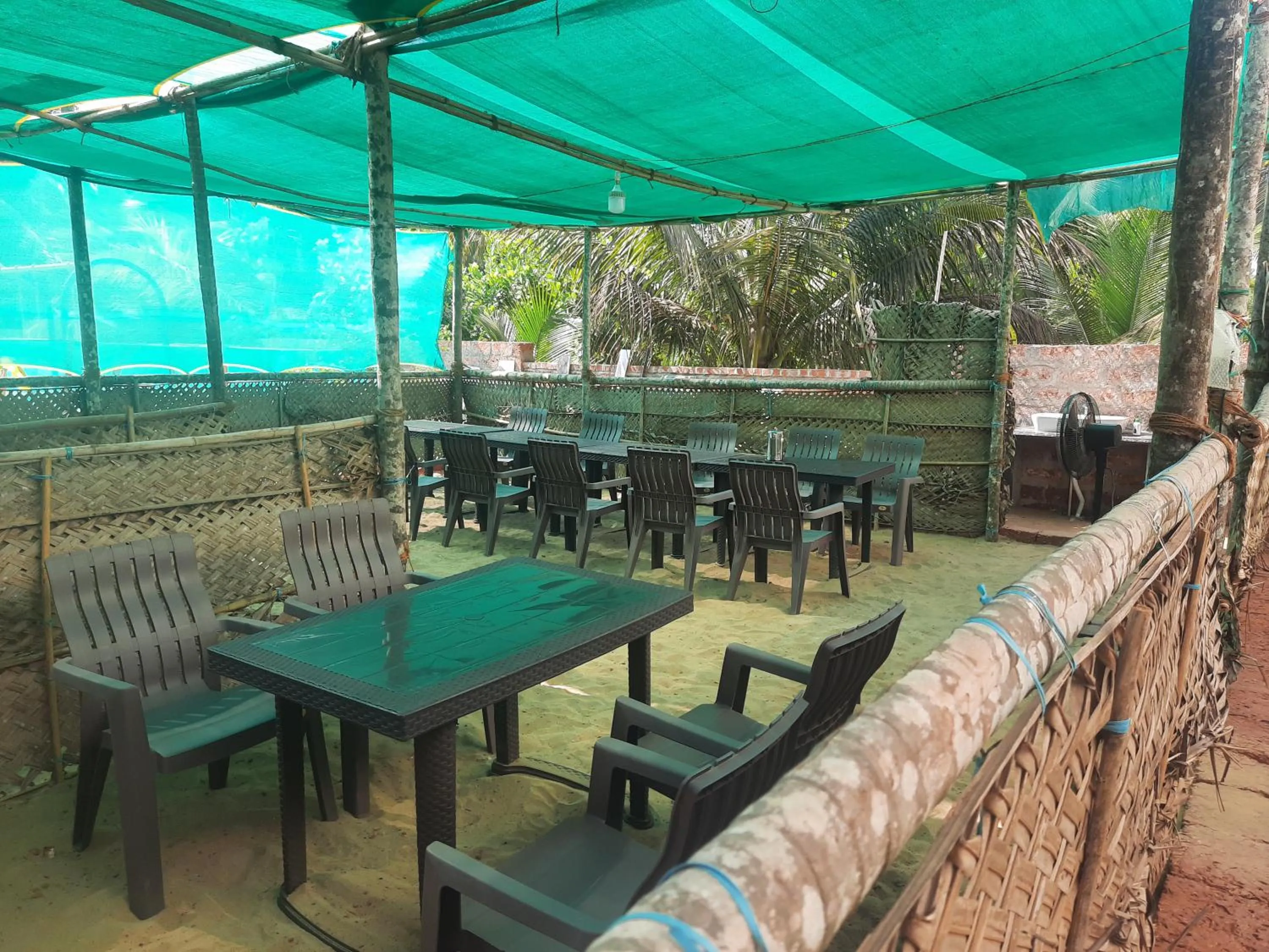 Restaurant/places to eat in Raapan Beach Resort