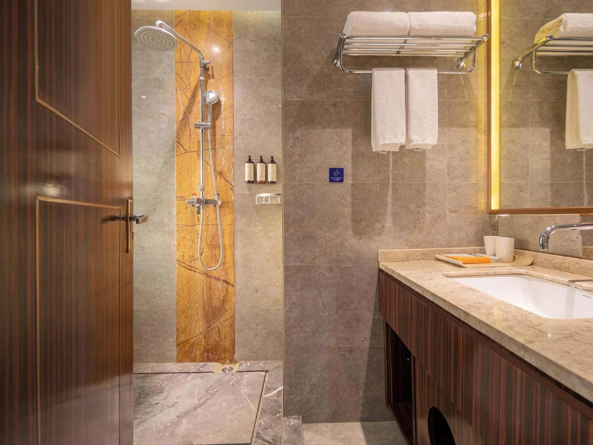 Kyriad Marvelous Hotel Weihai Railway Station