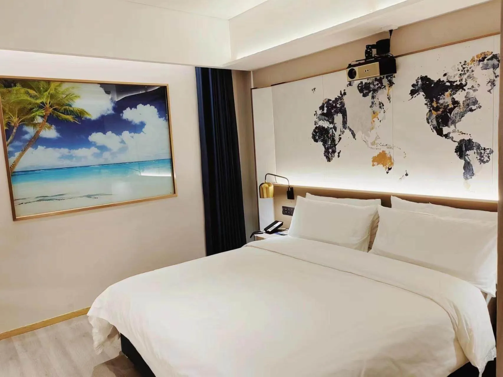 Bed in Kyriad Marvelous Hotel Weihai Happy Gate Weigao Plaza