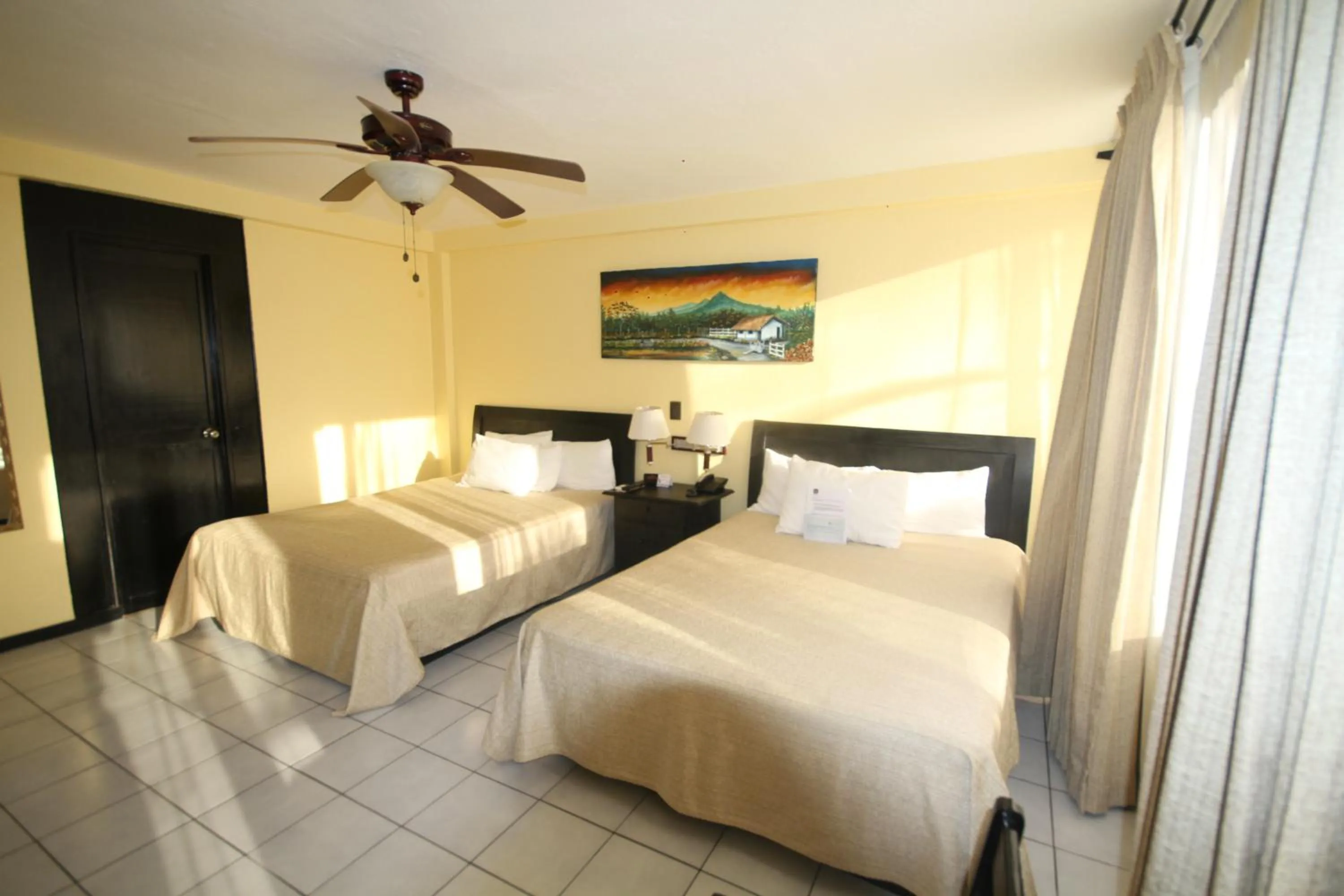 Photo of the whole room, Bed in Best Western El Sitio Hotel