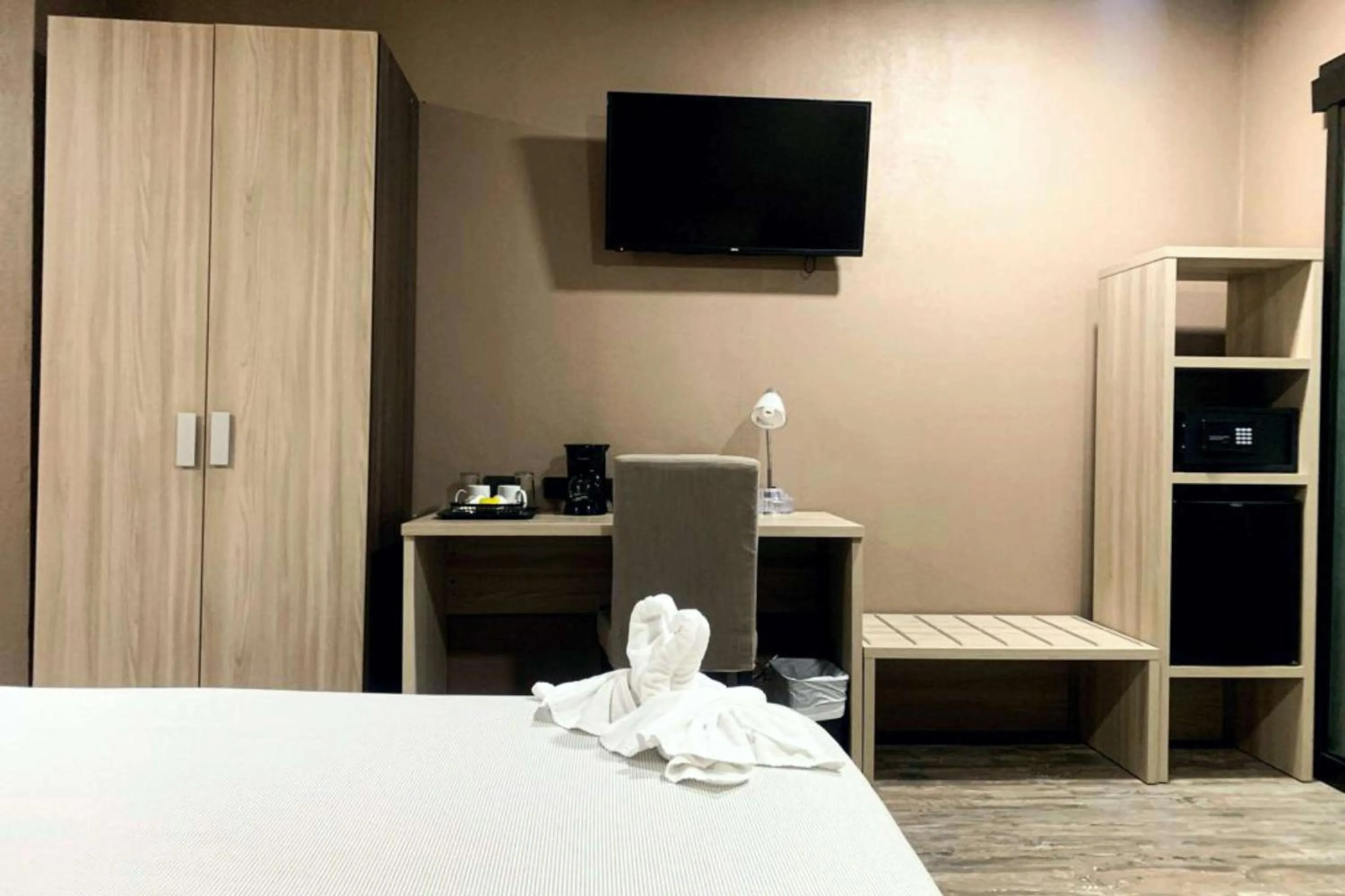 Photo of the whole room, Bed in Best Western El Sitio Hotel