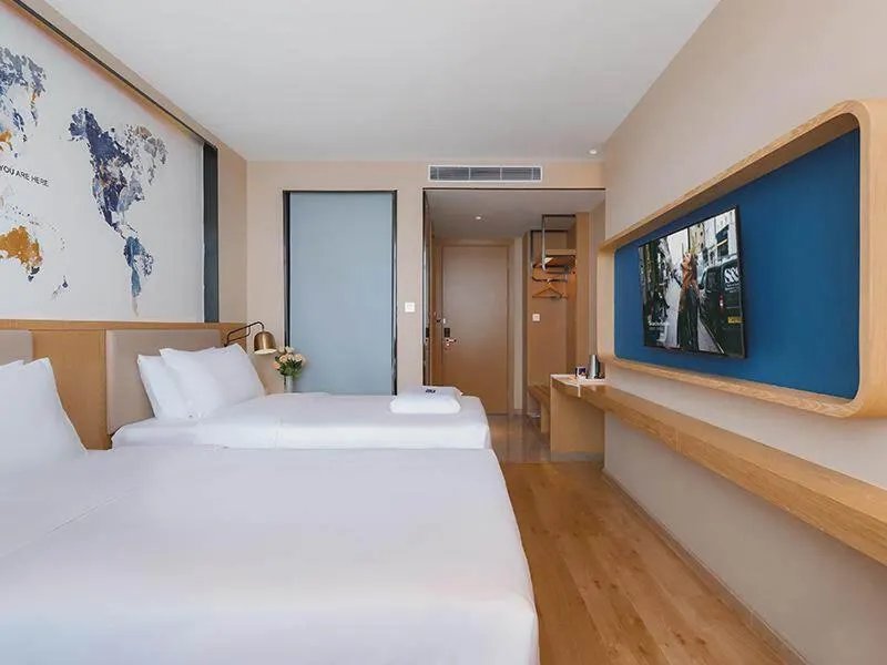 Bed in Kyriad Marvelous Hotel Huizhou Boluo Longxi