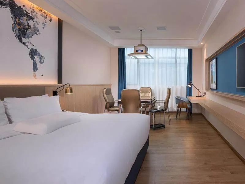 Bed in Kyriad Marvelous Hotel Heyuan Wanlong City