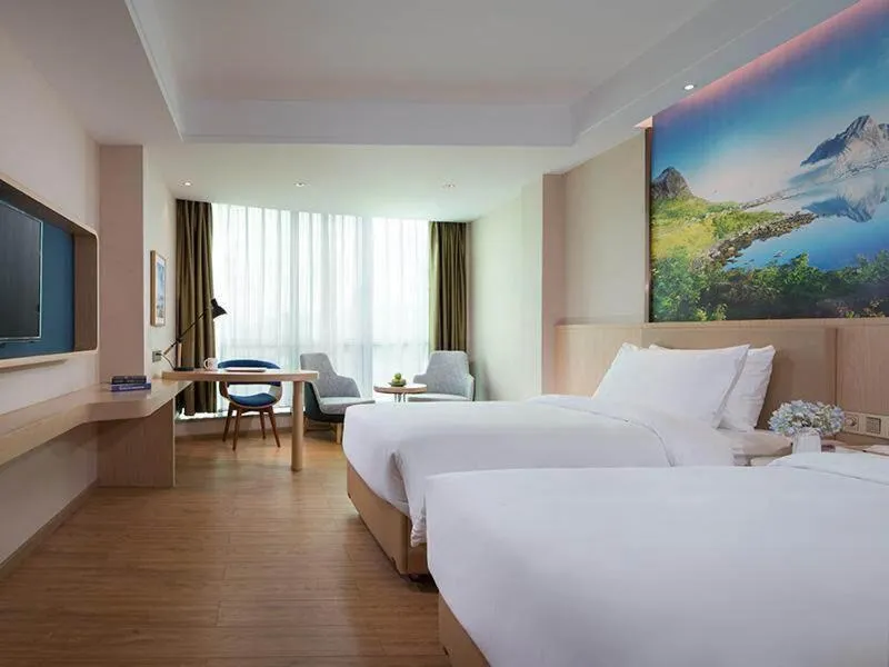 Bed in Kyriad Marvelous Hotel Dongguan Huangjiang Jingyi