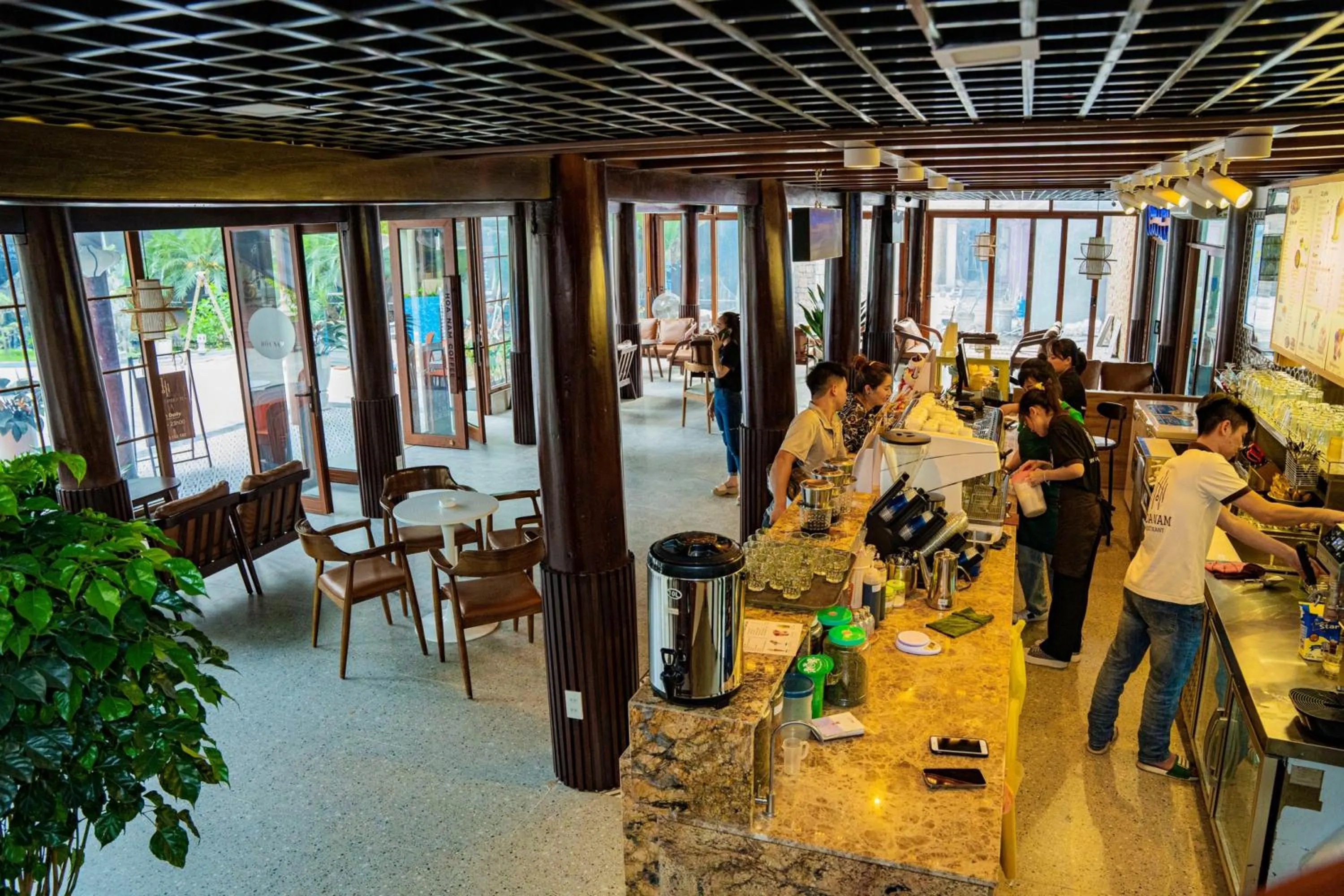 Restaurant/places to eat in Hòa Nam Hotel