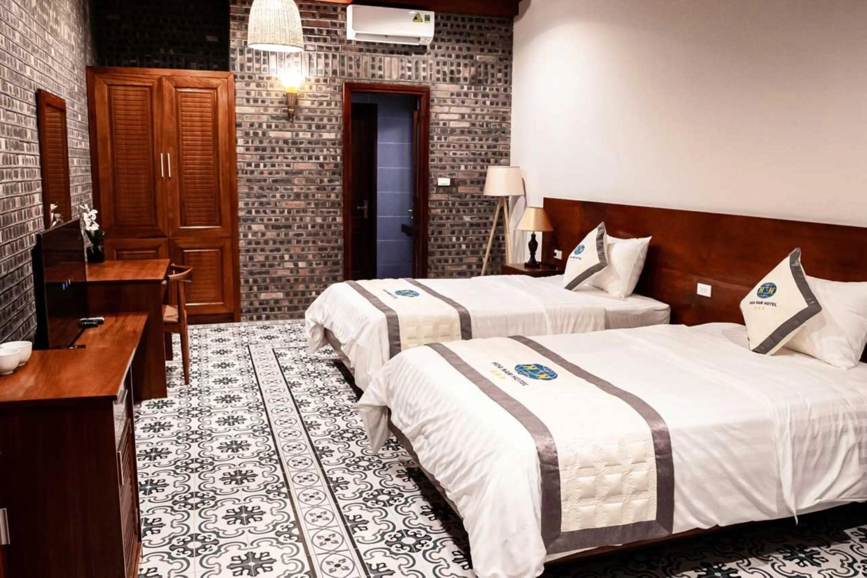 Bed in Hòa Nam Hotel