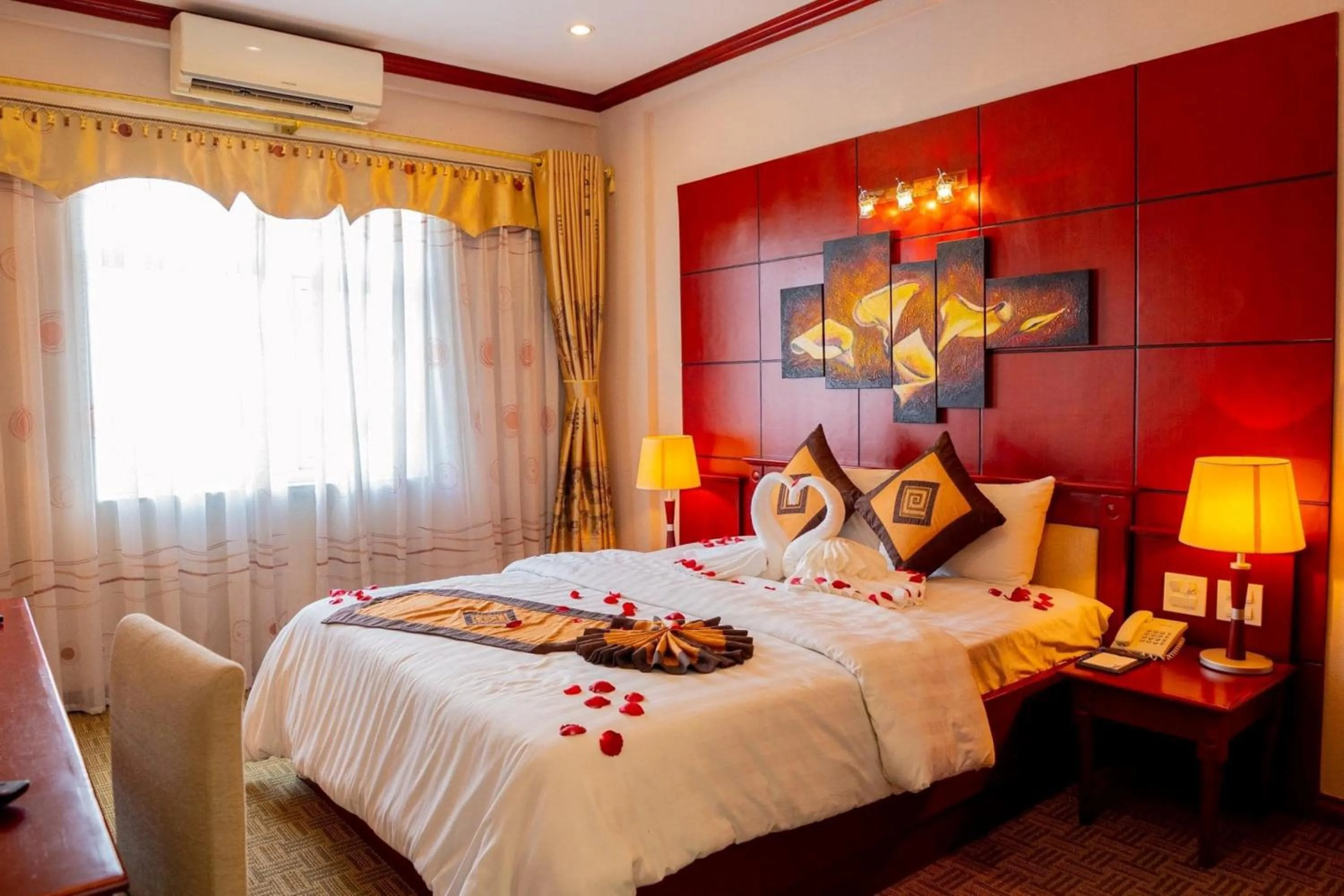 Bedroom, Bed in Hòa Nam Hotel