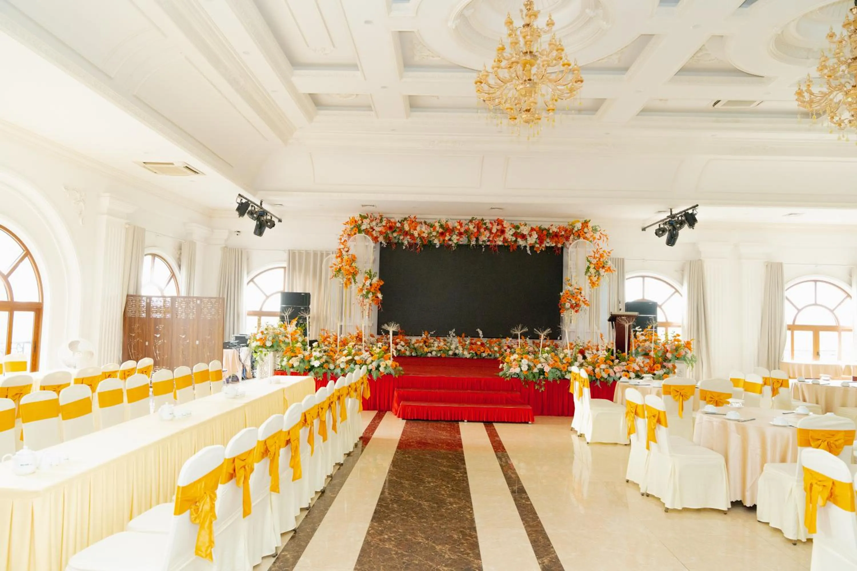 Restaurant/places to eat in Hòa Nam Hotel