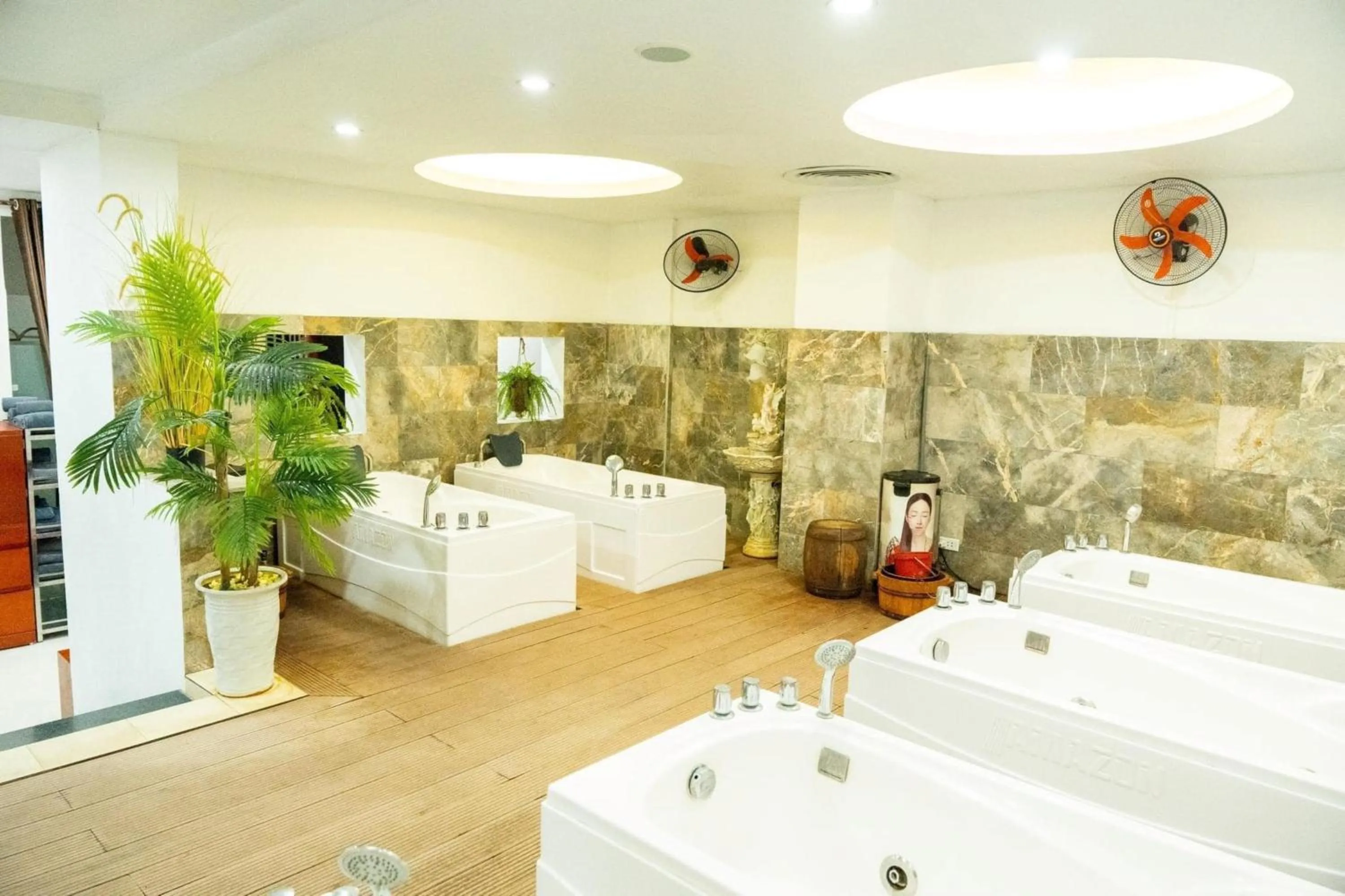 Spa and wellness centre/facilities in Hòa Nam Hotel