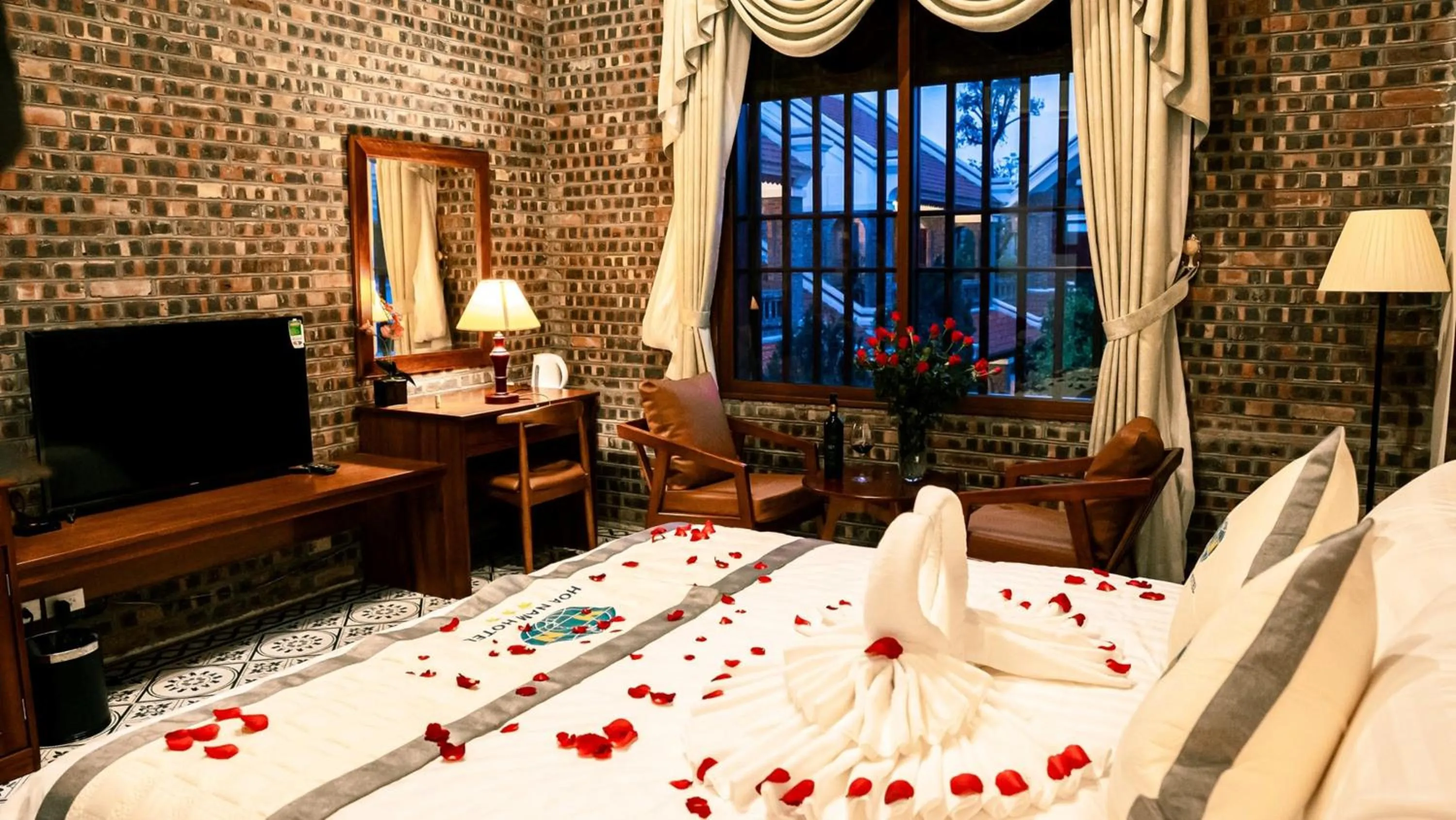 Bedroom, Bed in Hòa Nam Hotel