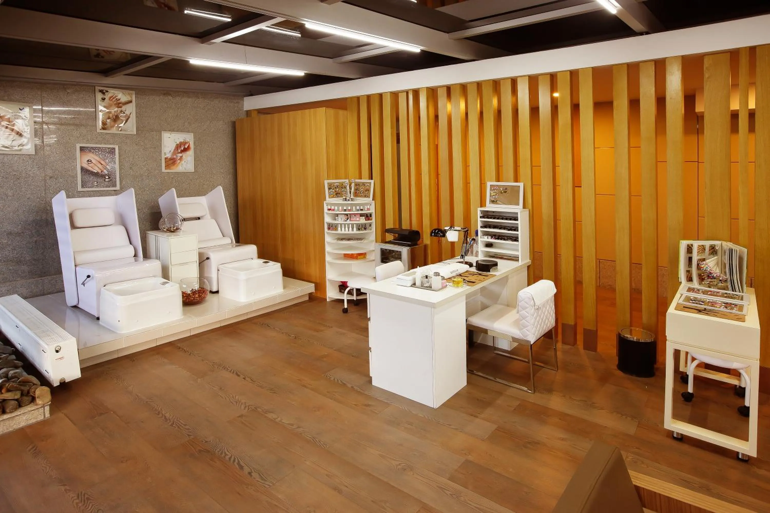 Massage in The Corporate Hotel and Convention Centre