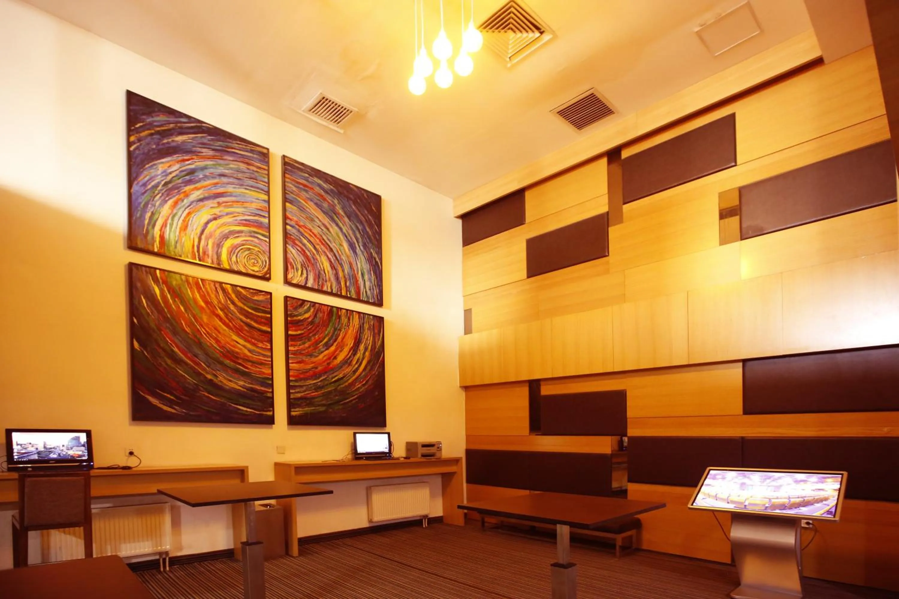 Business facilities in The Corporate Hotel and Convention Centre