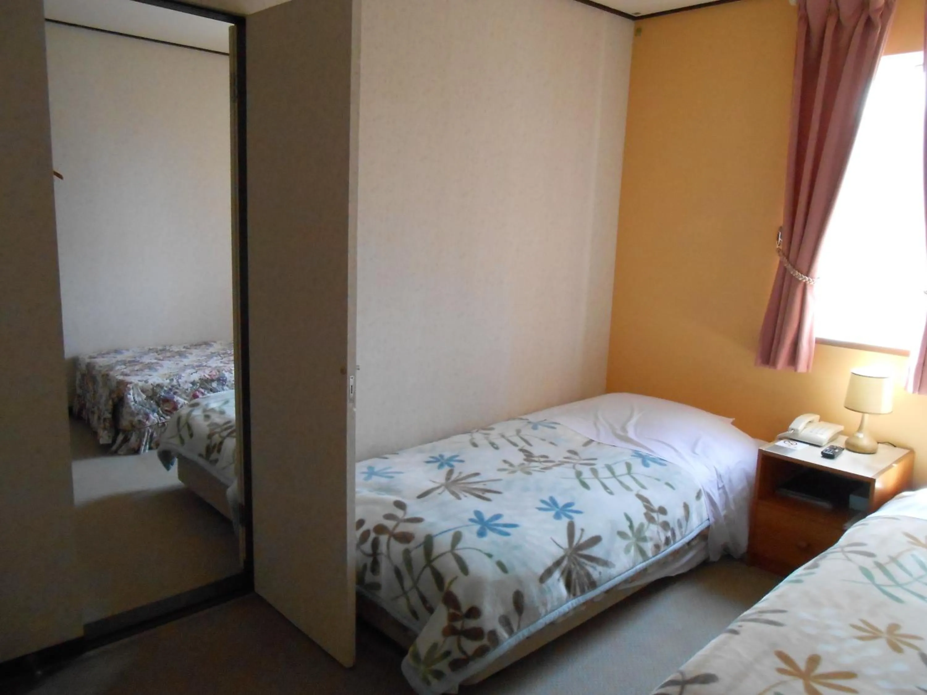 Photo of the whole room in Pension Margaret