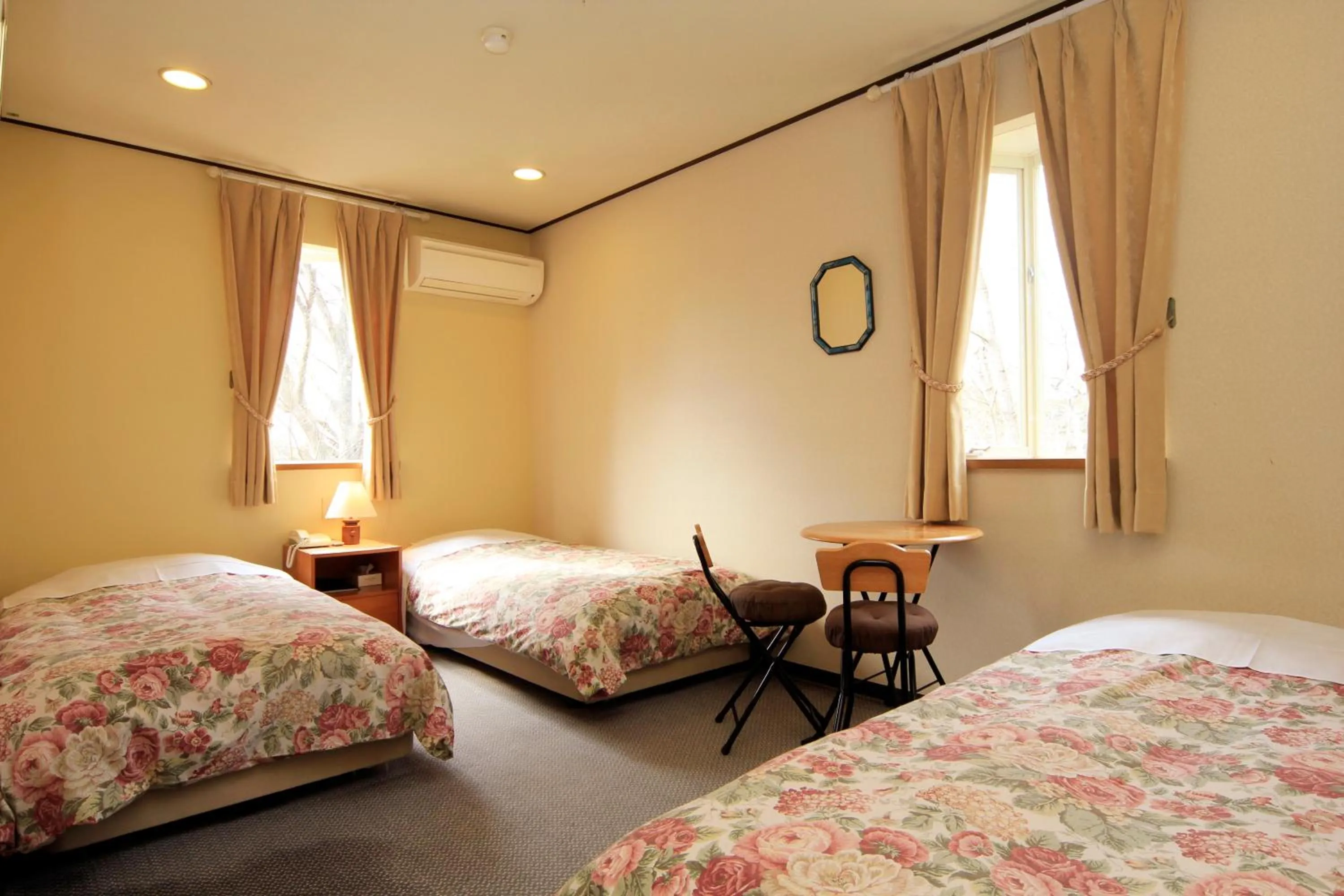 Photo of the whole room in Pension Margaret