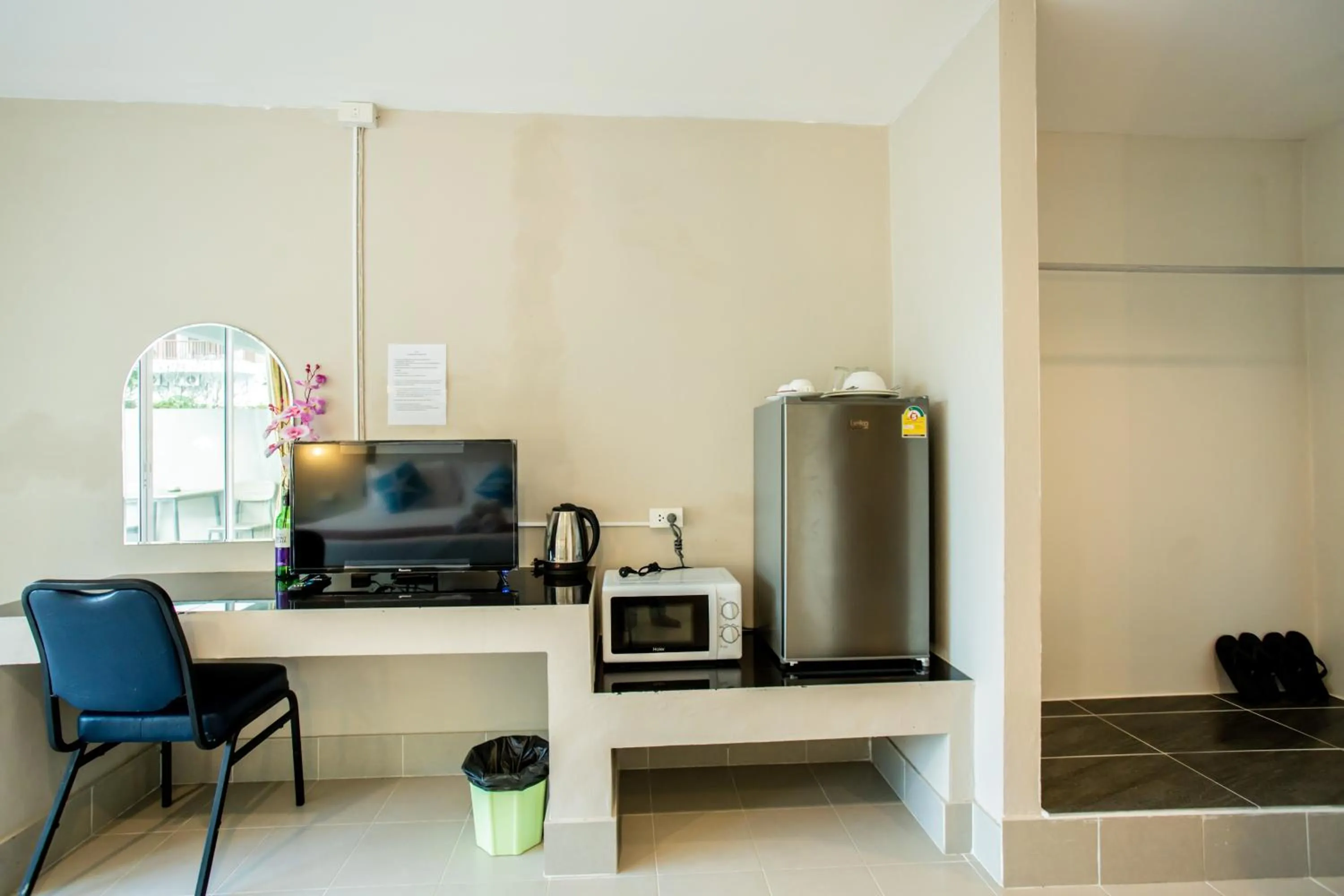 TV and multimedia in Tri's Miracle Kata Beach Side