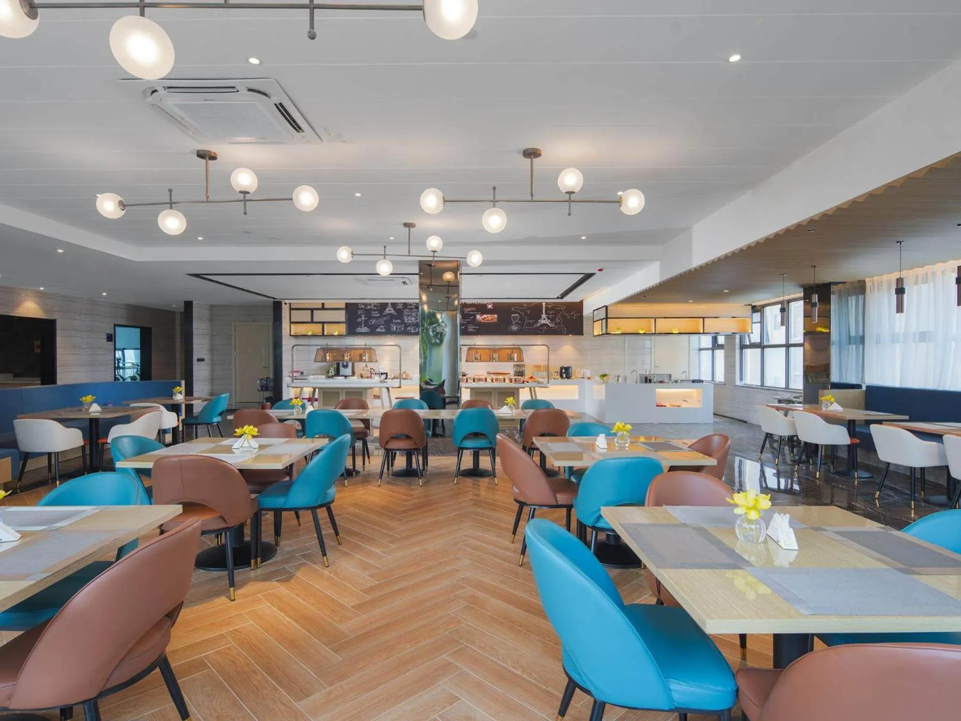 Kyriad Hotel Baoying Jinyuan Square High-speed Railway Station