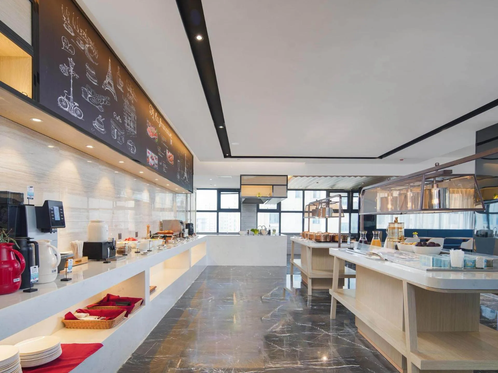 Kyriad Hotel Baoying Jinyuan Square High-speed Railway Station