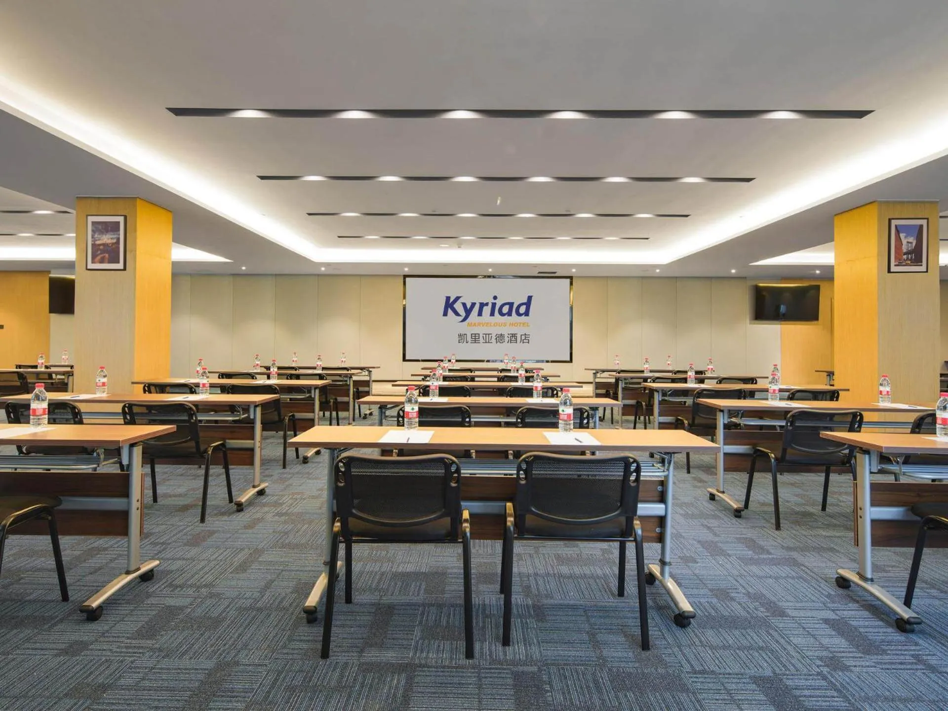 Kyriad Hotel Baoying Jinyuan Square High-speed Railway Station