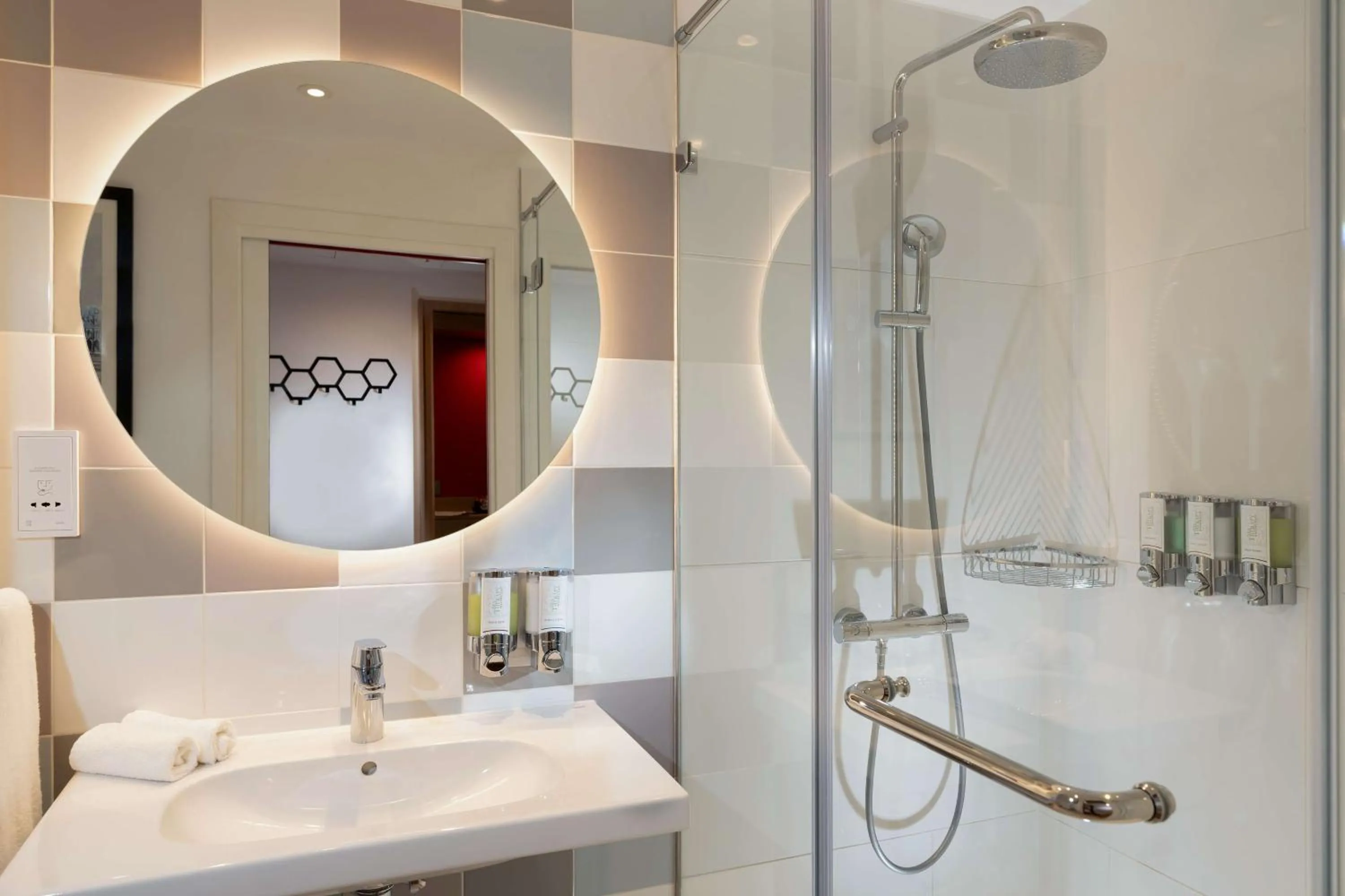 Bathroom in Hampton By Hilton Budapest City Centre