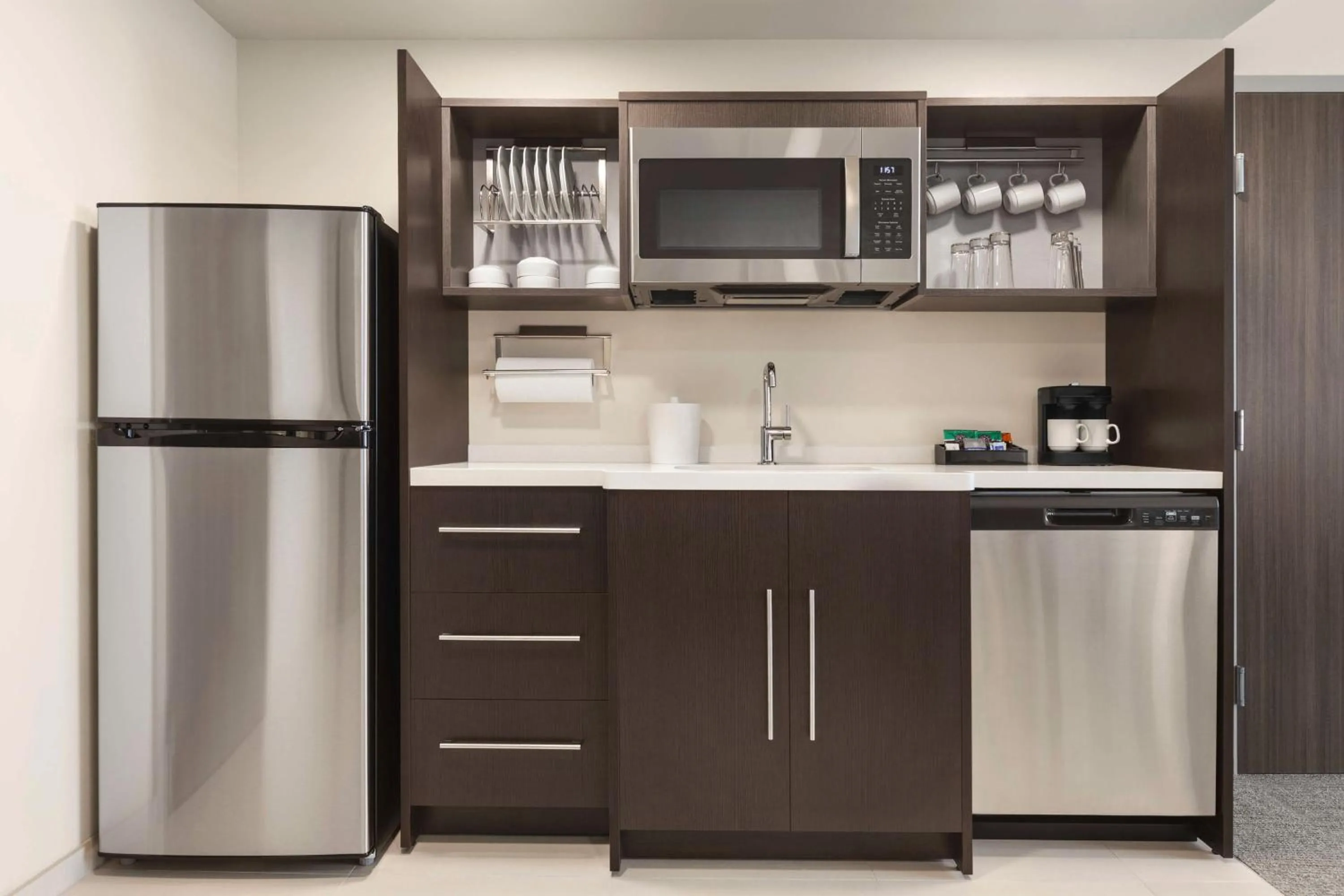 Kitchen or kitchenette in Home2 Suites By Hilton Cheyenne