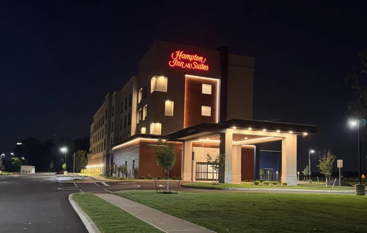Property building in Hampton Inn & Suites Somerset