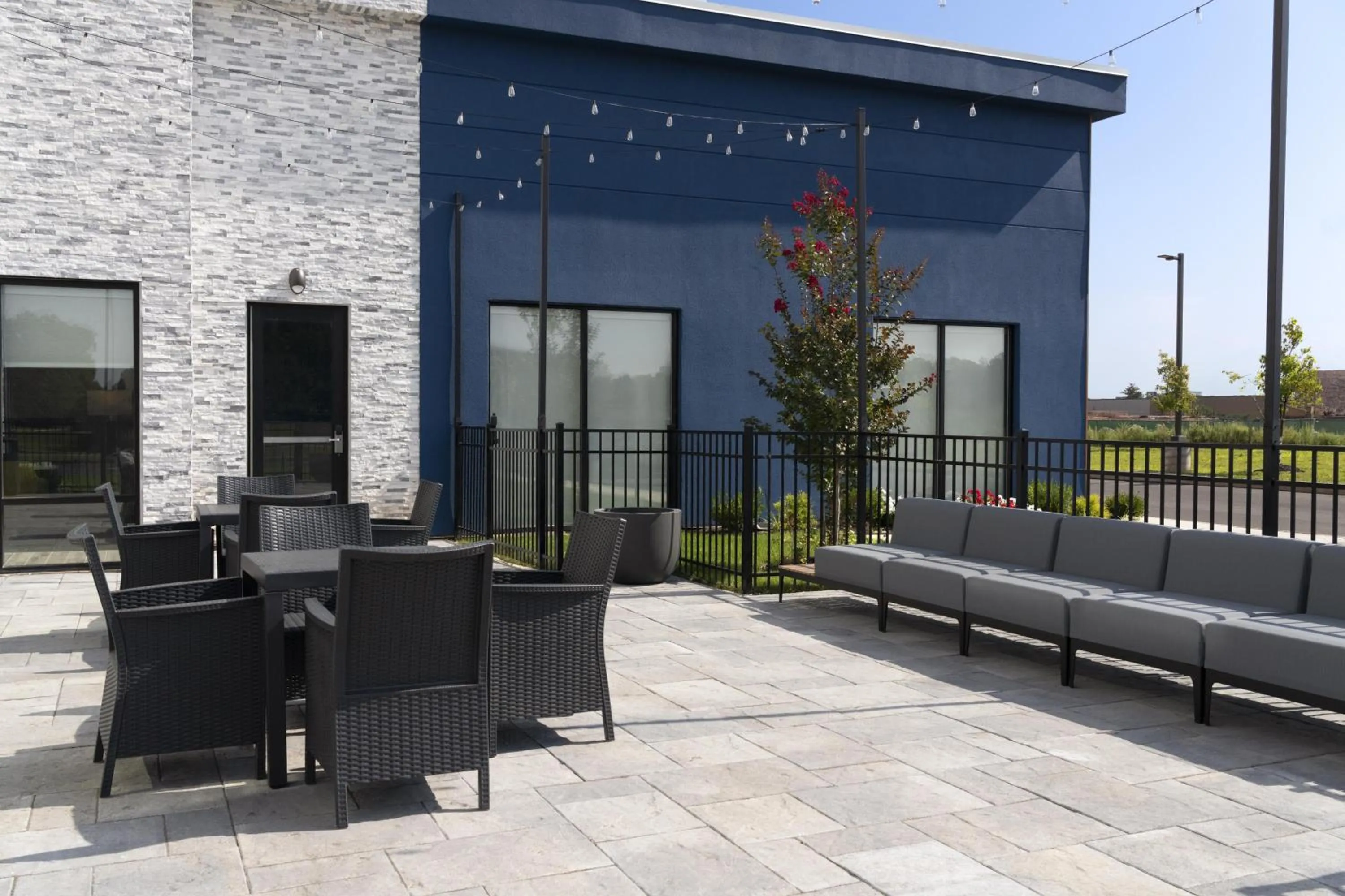 Patio in Hampton Inn & Suites Somerset