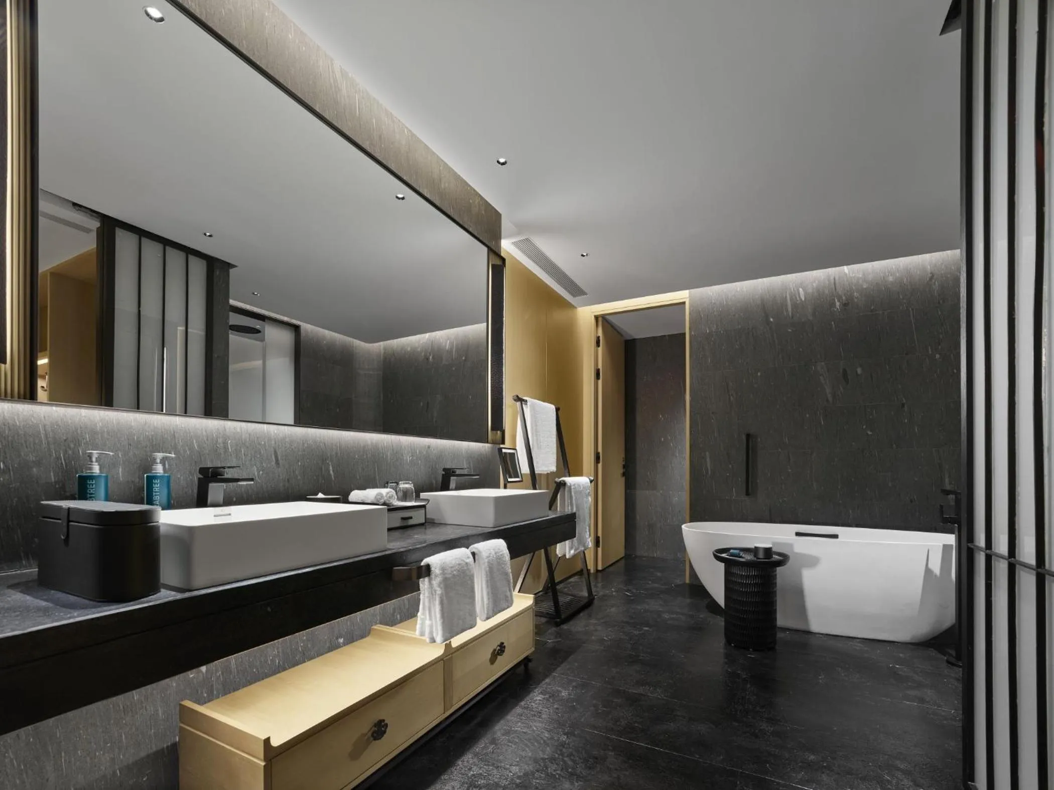 Toilet in Hilton Nanjing Niushoushan