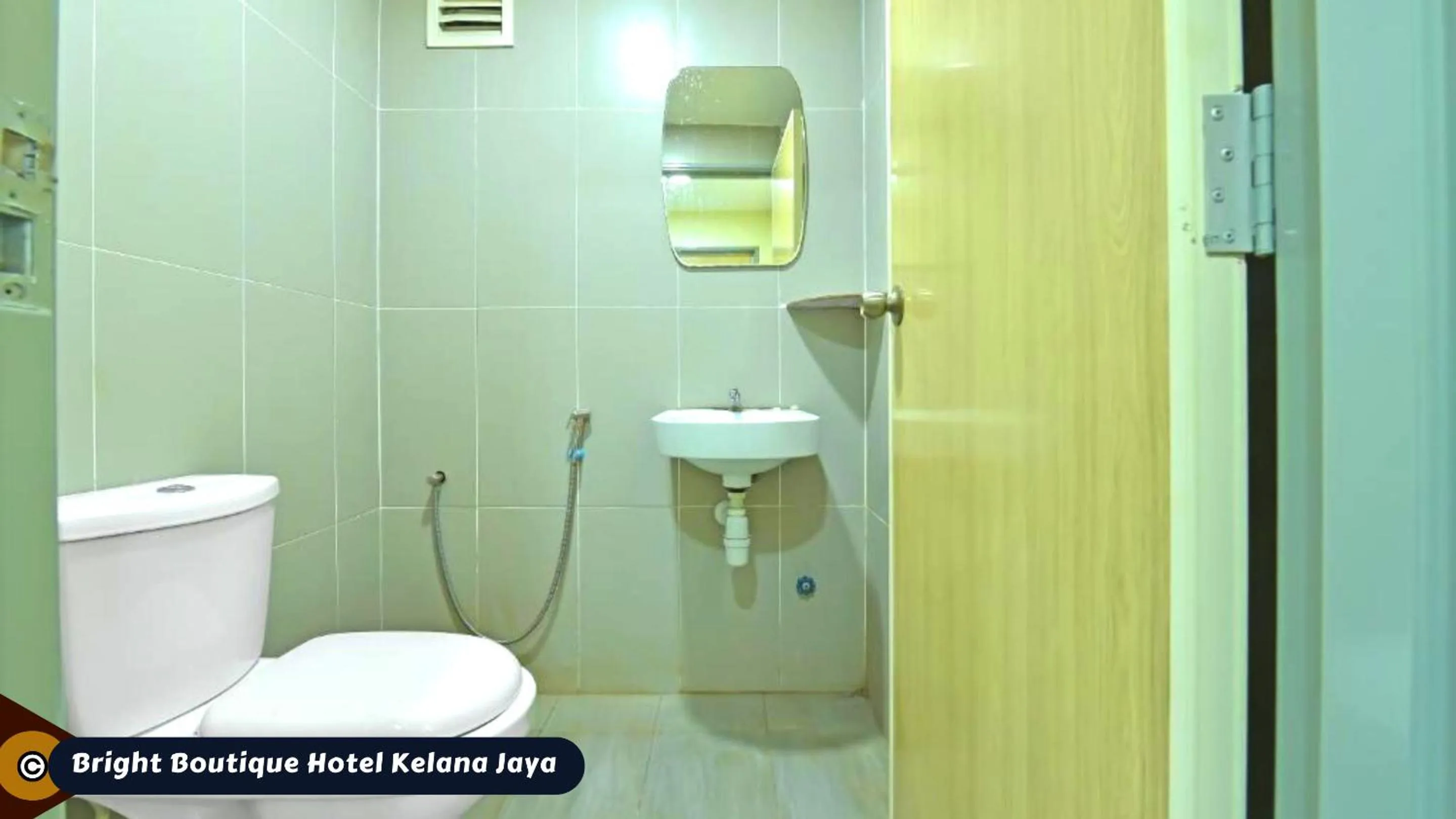 Toilet in Bright Boutique Hotel Kelana Jaya