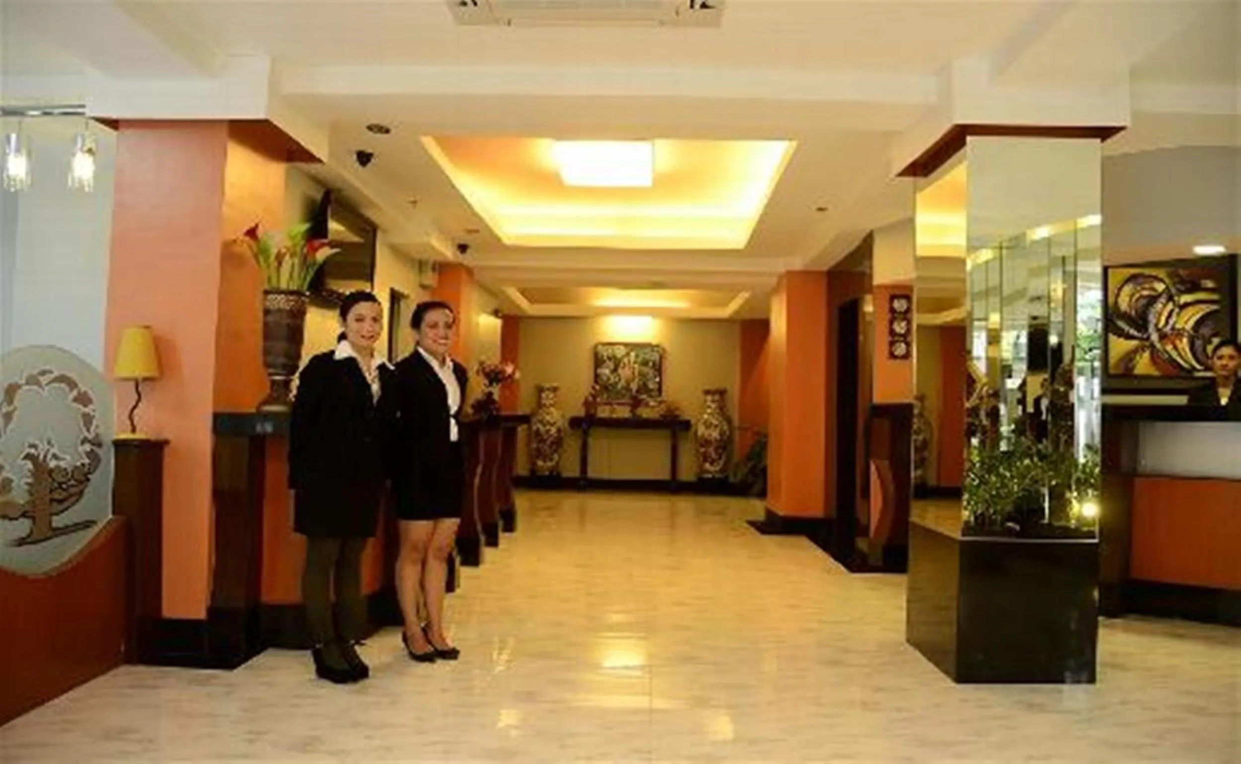 Lobby or reception in Silver Oaks Suites & Hotel