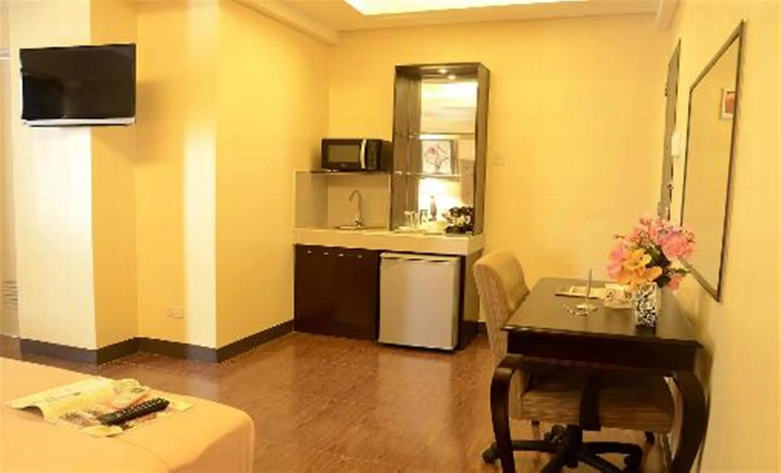 Photo of the whole room in Silver Oaks Suites & Hotel