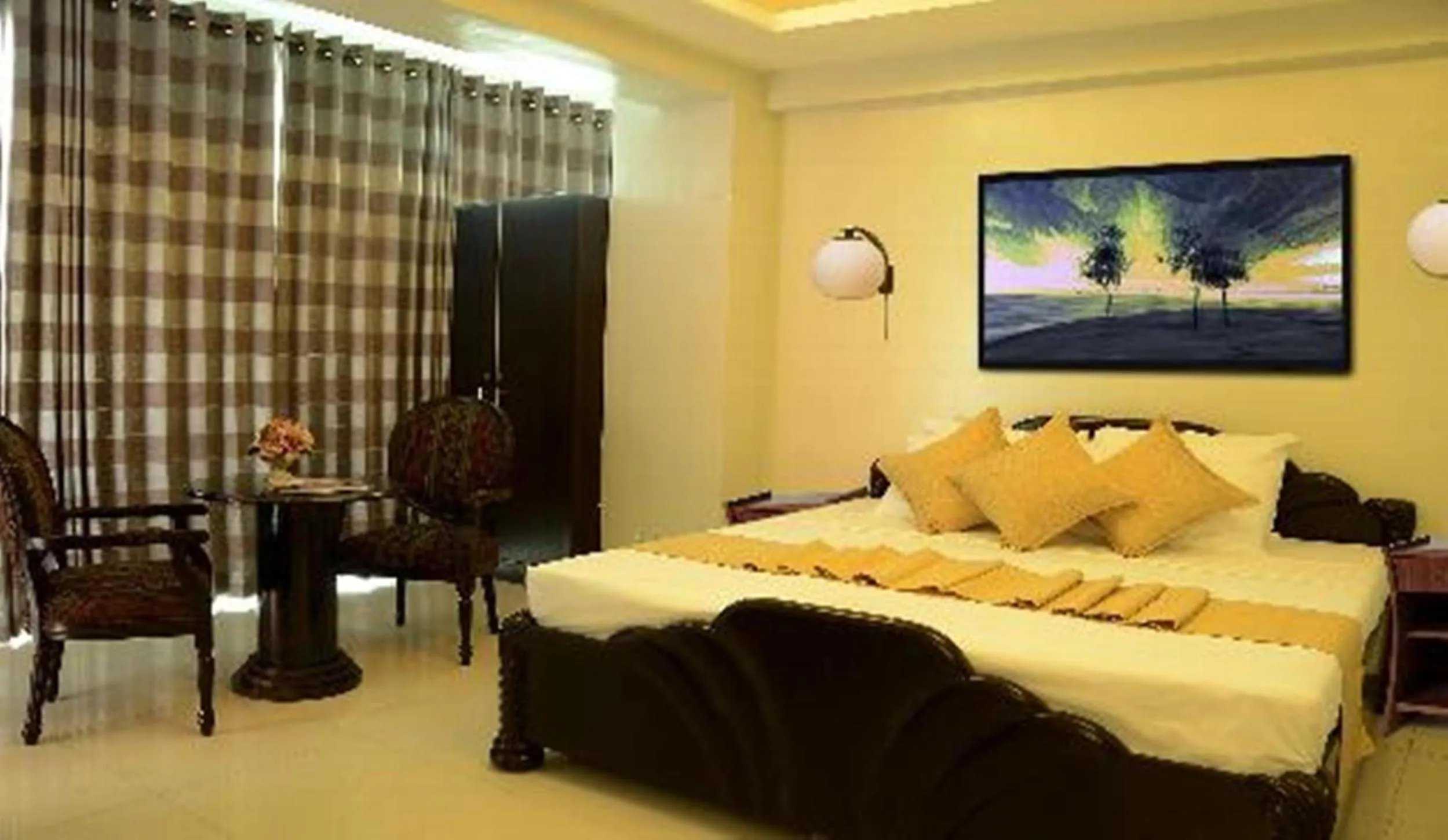 Photo of the whole room, Bed in Silver Oaks Suites & Hotel