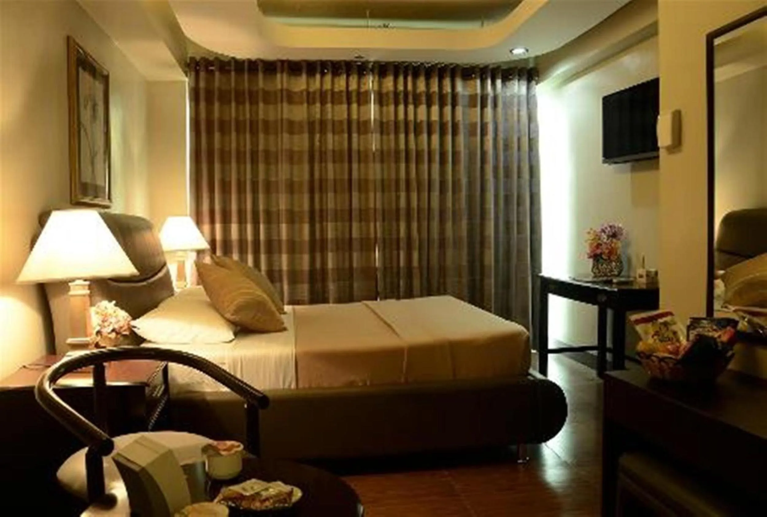 Photo of the whole room, Bed in Silver Oaks Suites & Hotel