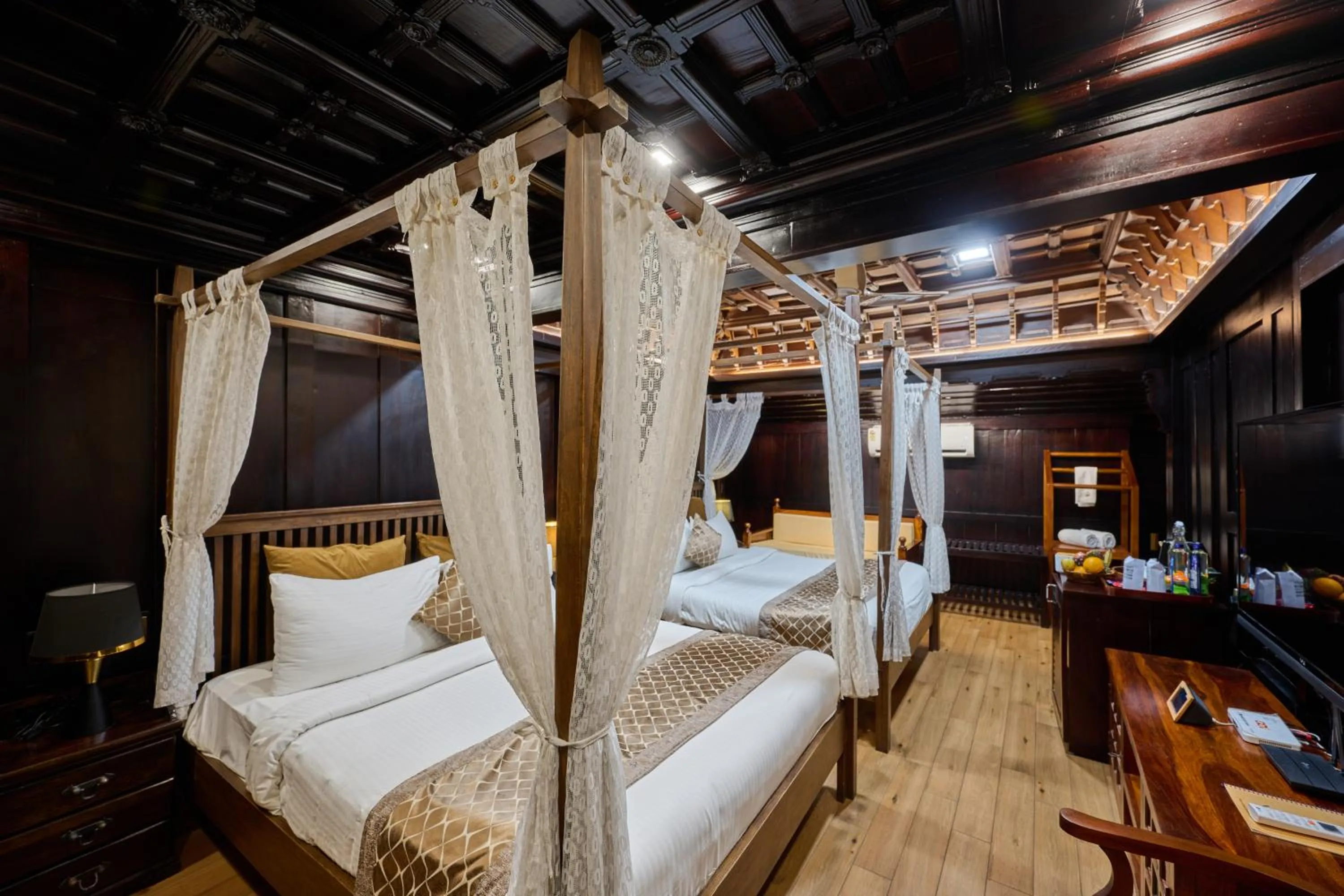 Bed in Maliekal Heritance Cherai Beach Cochin