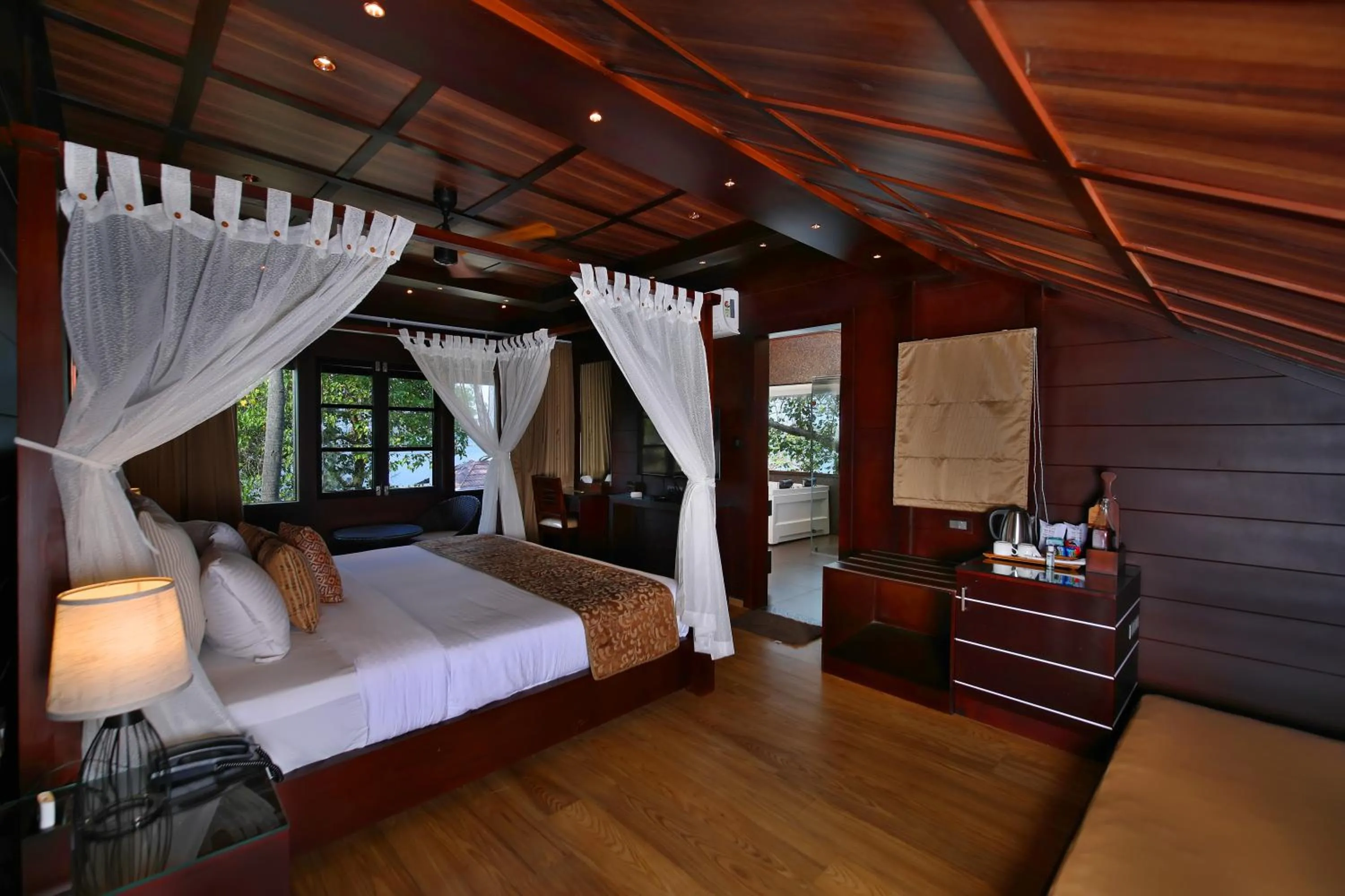 Photo of the whole room, Bed in Maliekal Heritance Cherai Beach Cochin