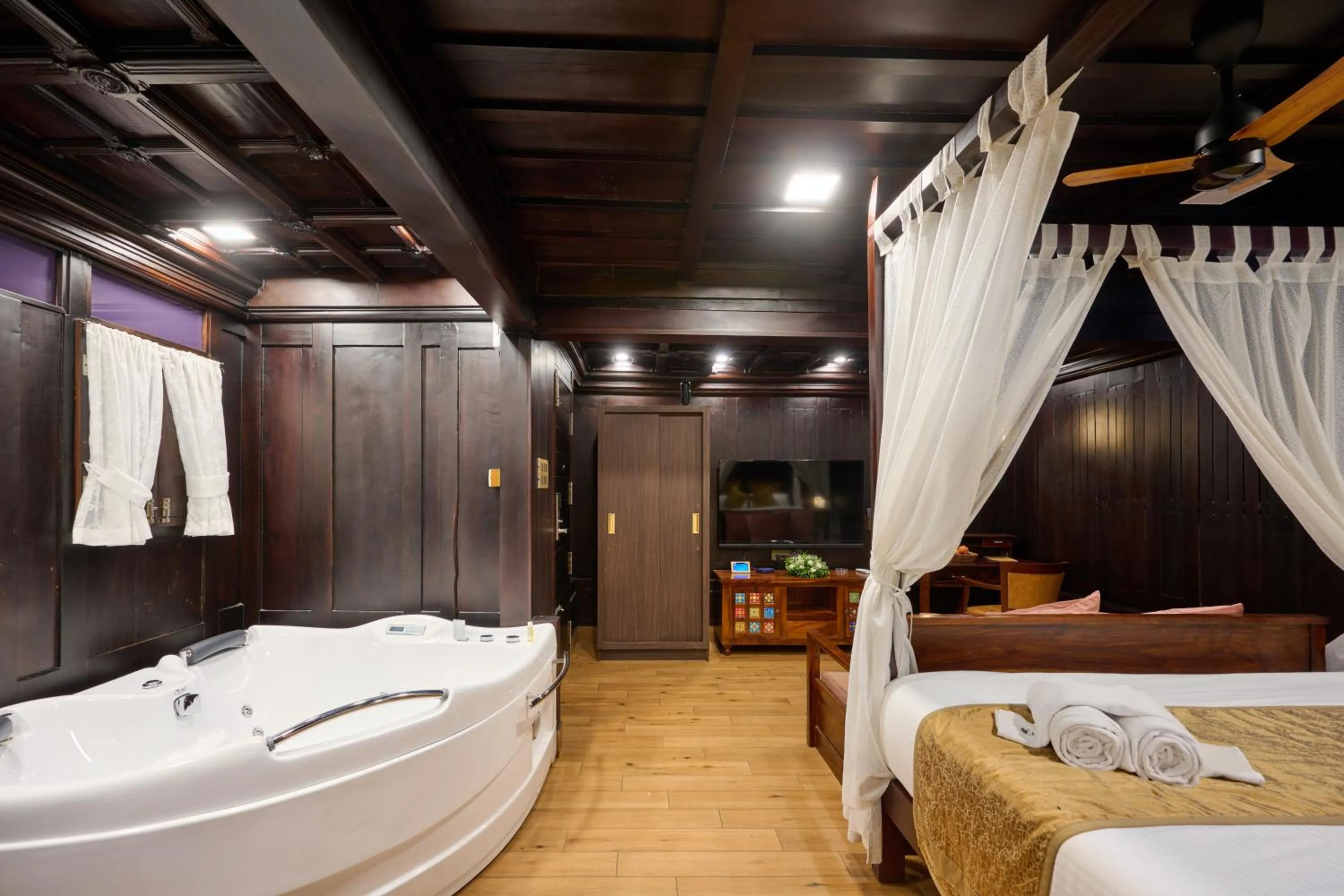 Bed in Maliekal Heritance Cherai Beach Cochin