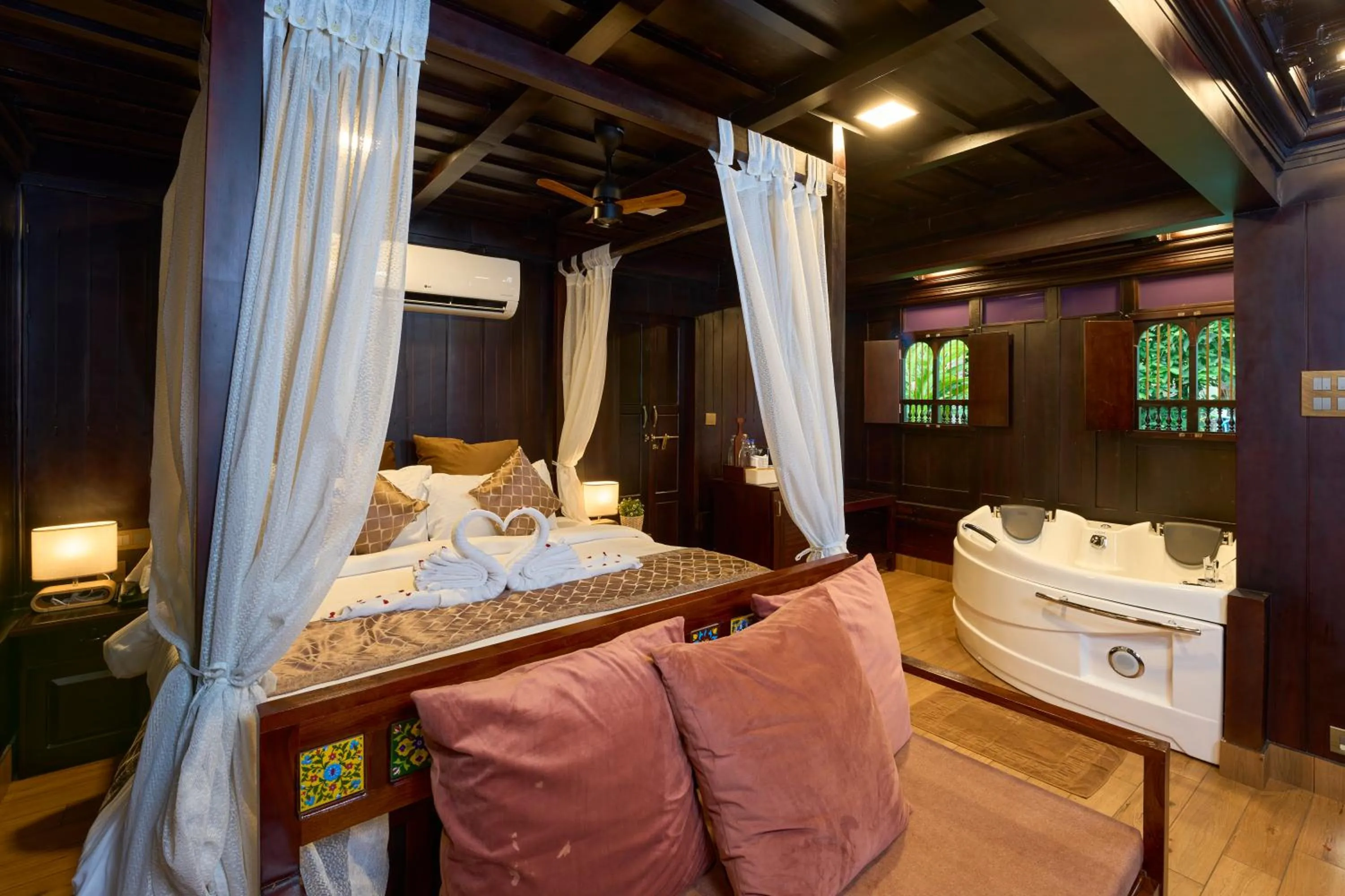 Bed in Maliekal Heritance Cherai Beach Cochin